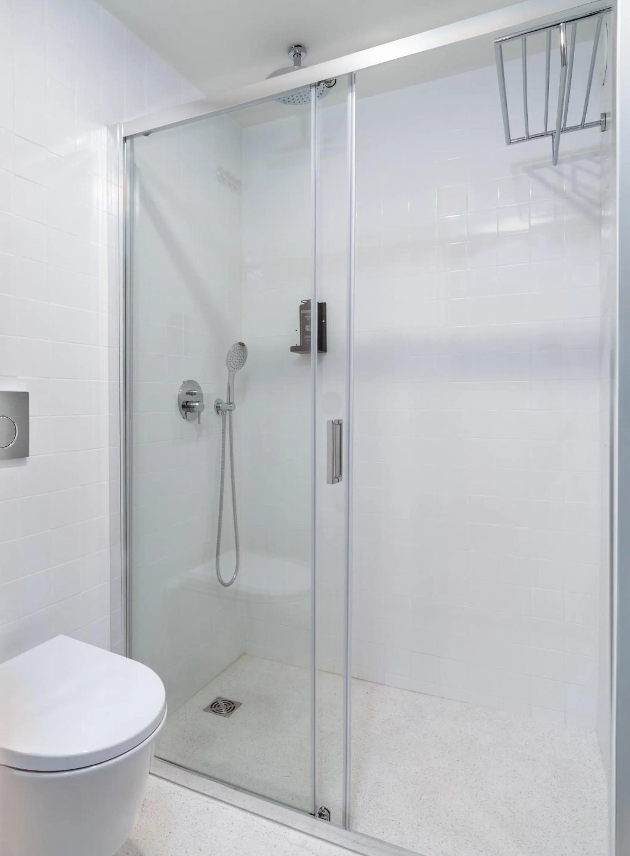 Shower in Limehome Porto Rua Das Oliveiras