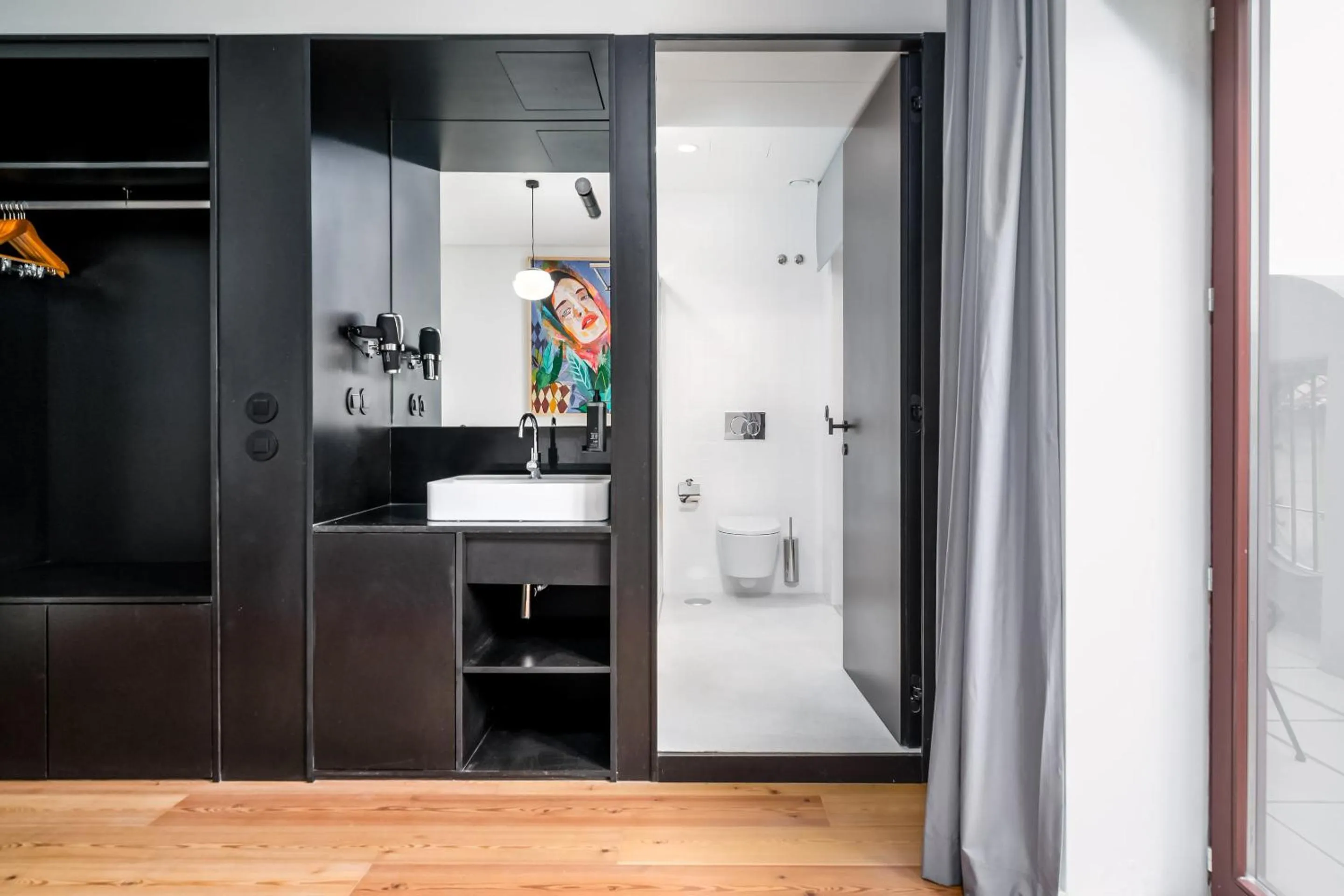 Bathroom in Limehome Porto Rua Das Oliveiras