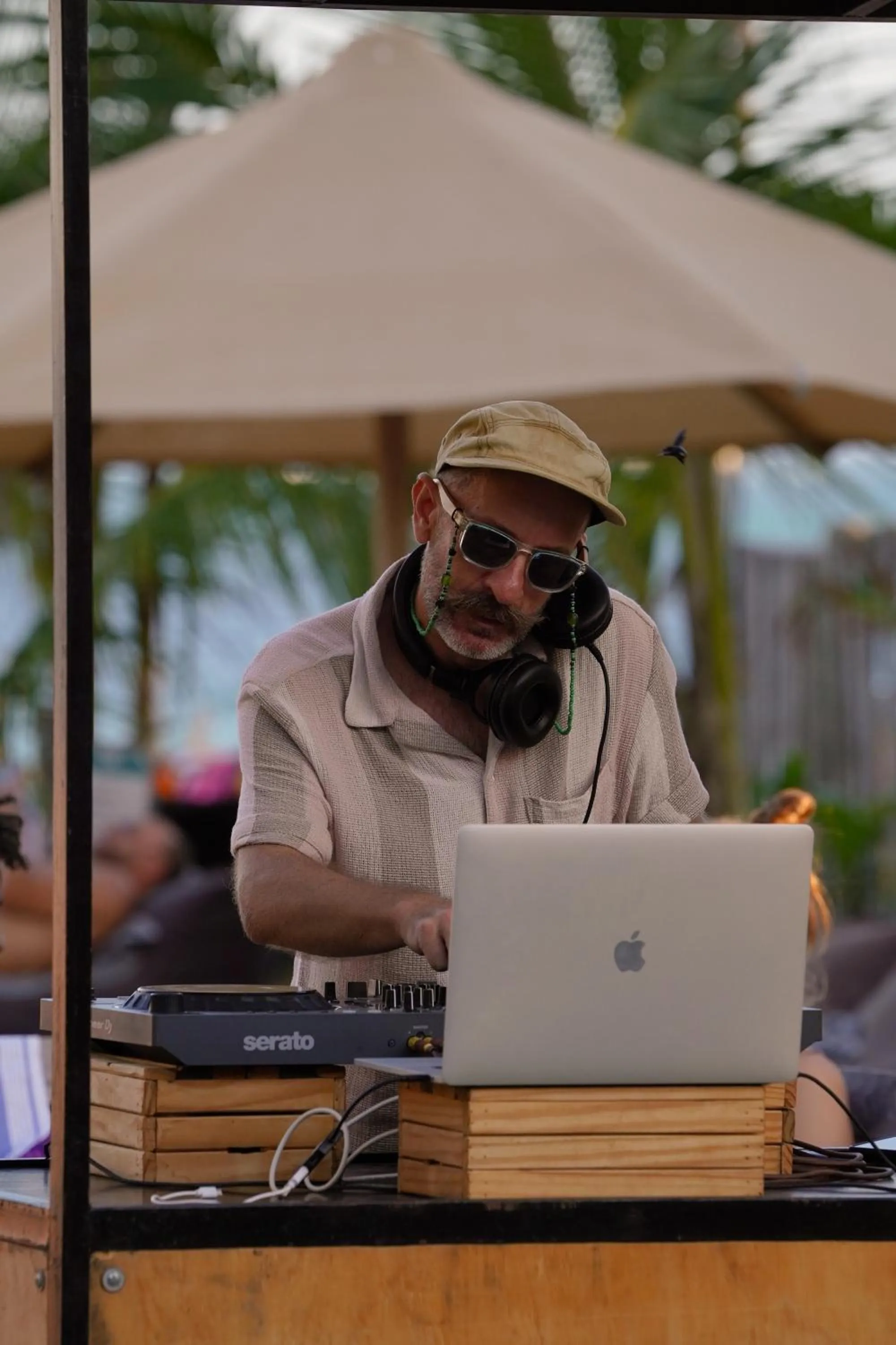 LalaGalu - Beachfront EcoCabins