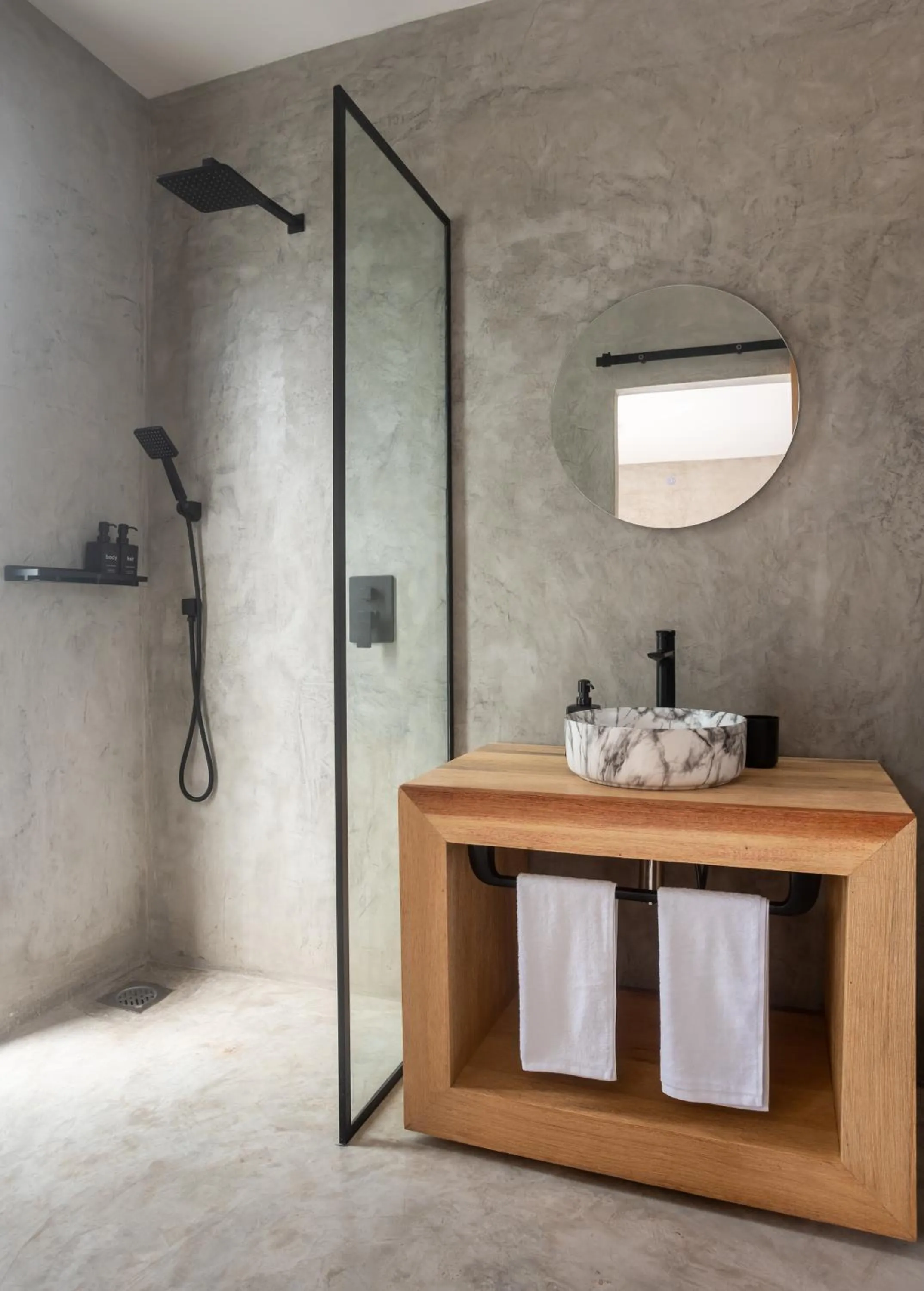 Shower in LalaGalu - Beachfront EcoCabins