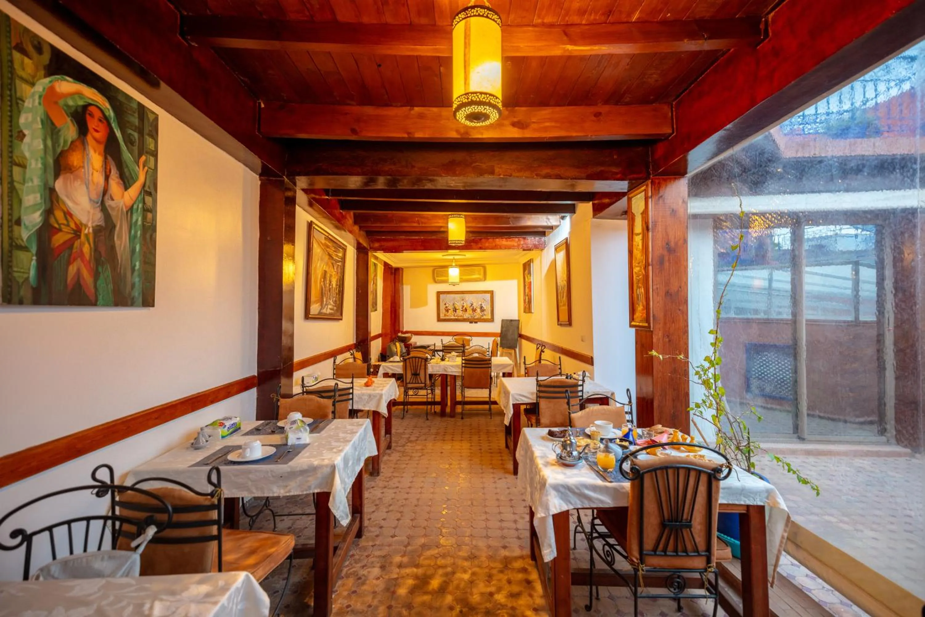 Restaurant/places to eat in Riad Zinoun & Spa 11 Rooms