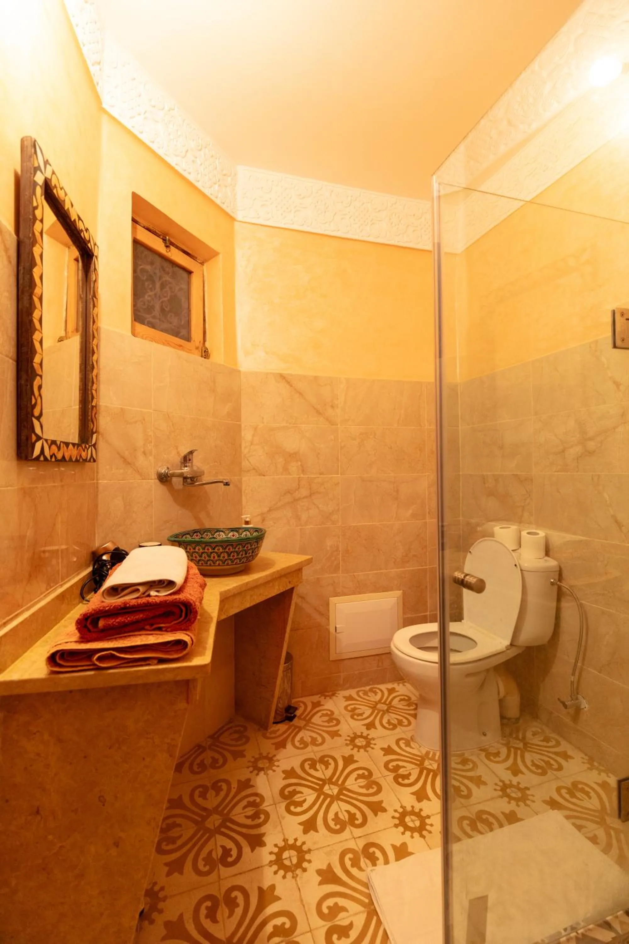Shower in Riad Zinoun & Spa 11 Rooms