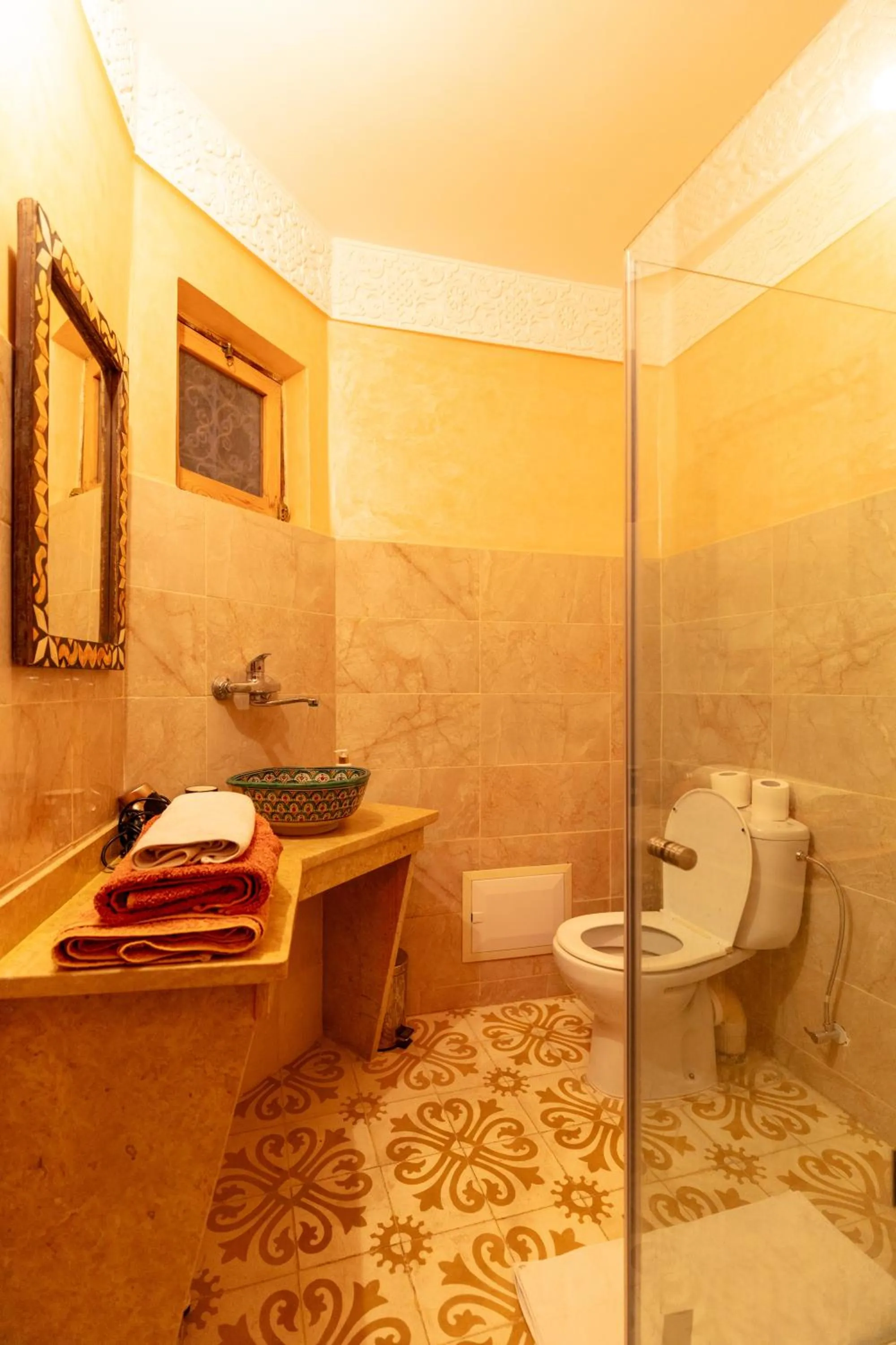 Shower in Riad Zinoun & Spa 11 Rooms