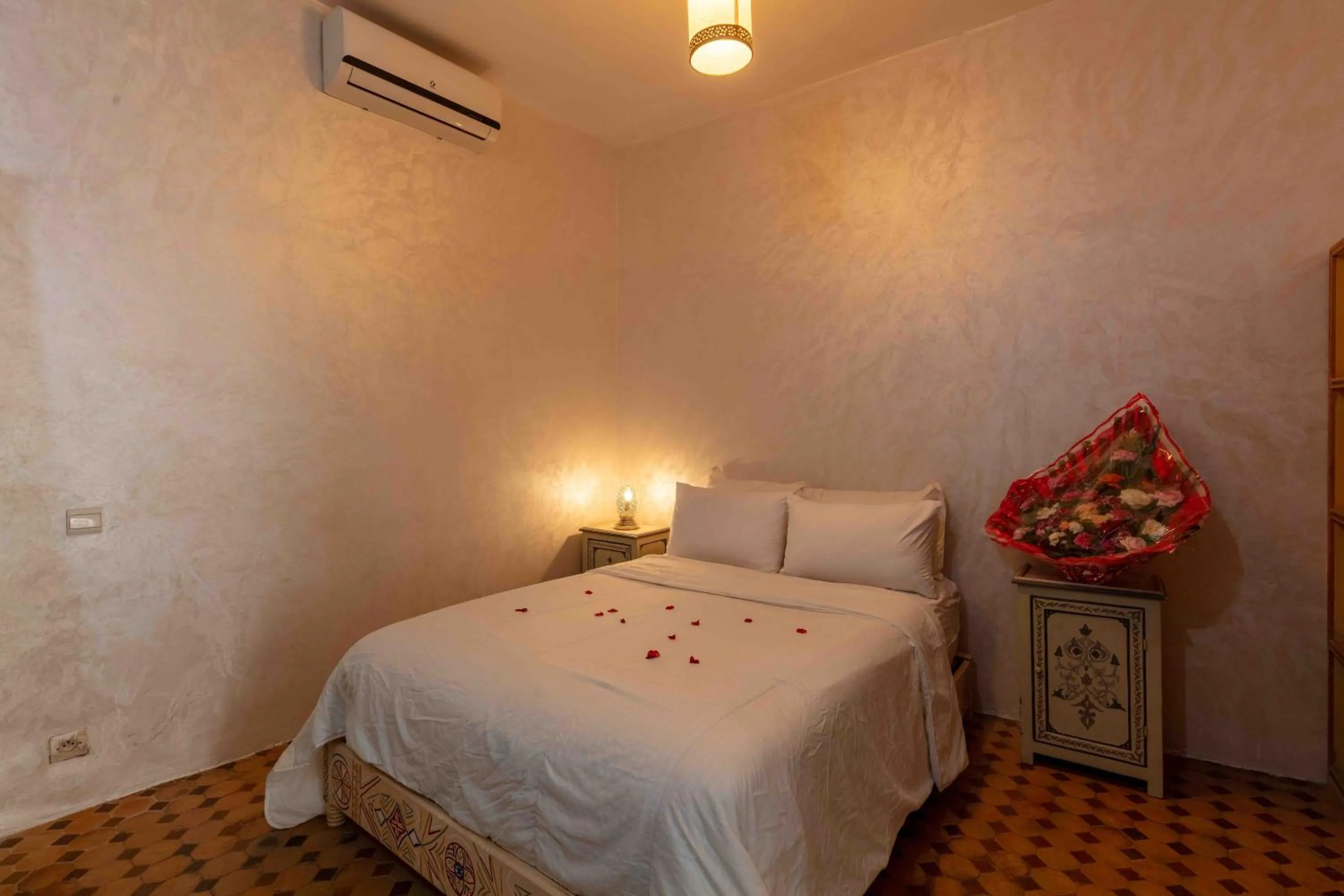Bed in Riad Zinoun & Spa 11 Rooms