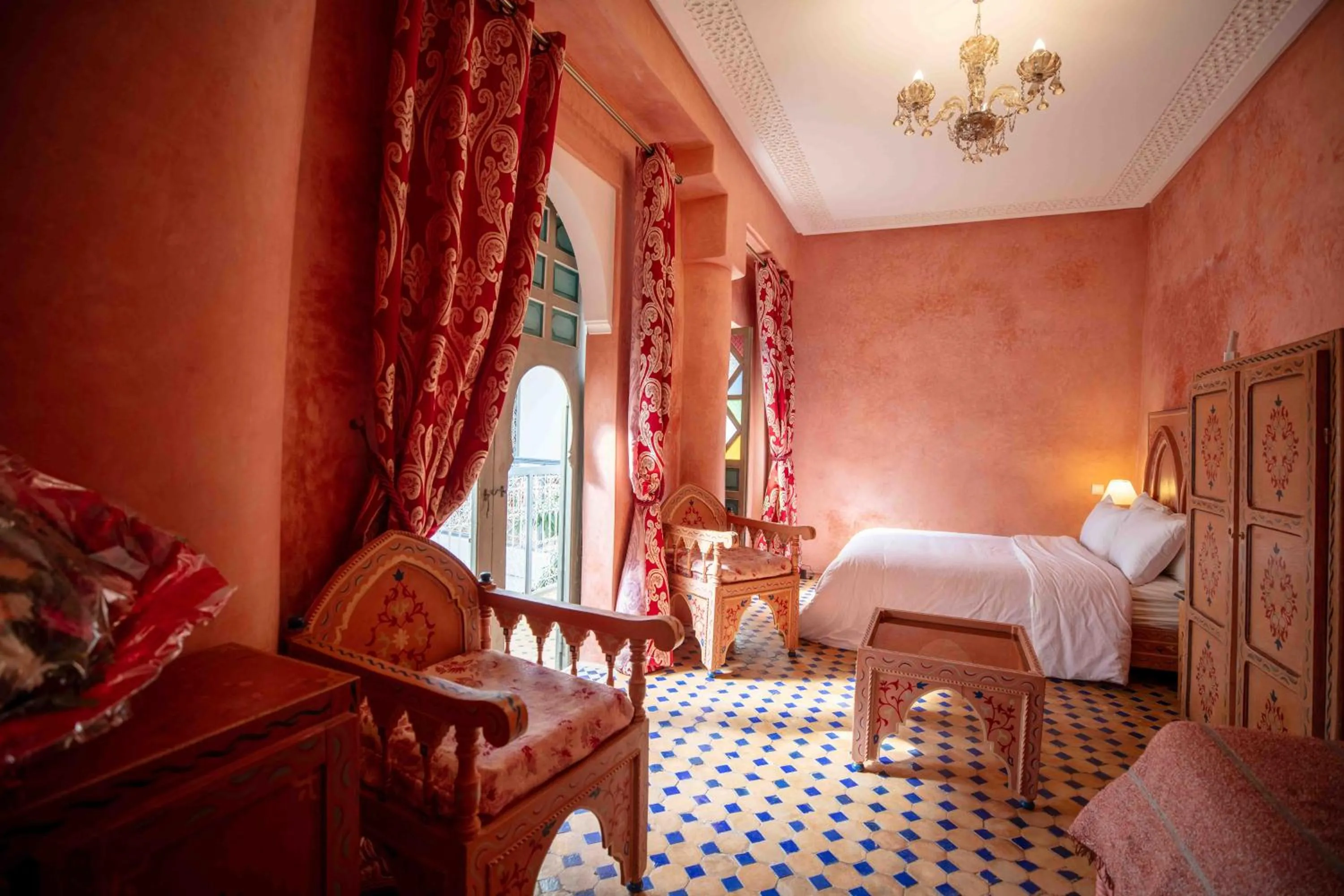 Bed in Riad Zinoun & Spa 11 Rooms