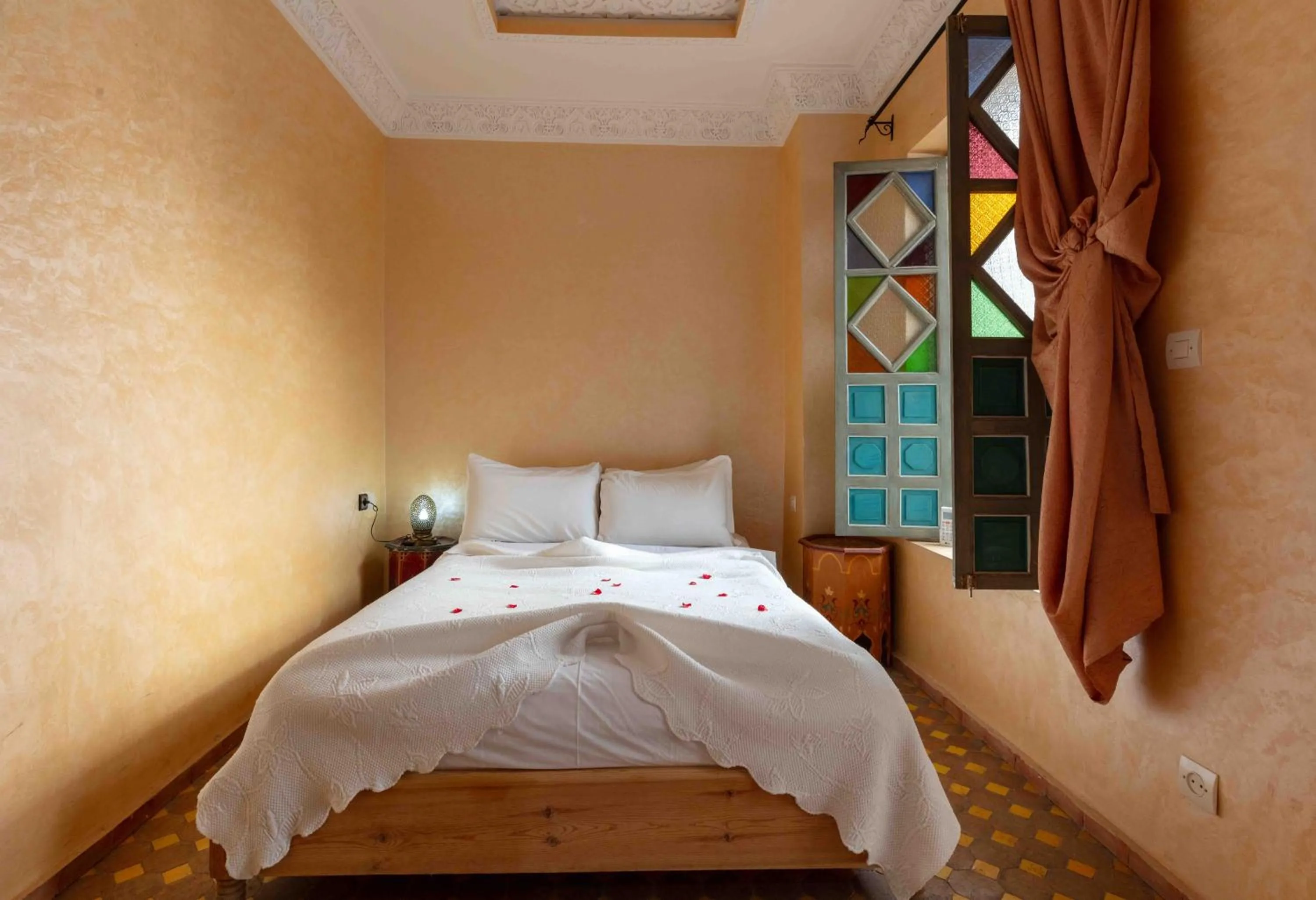 Bed in Riad Zinoun & Spa 11 Rooms