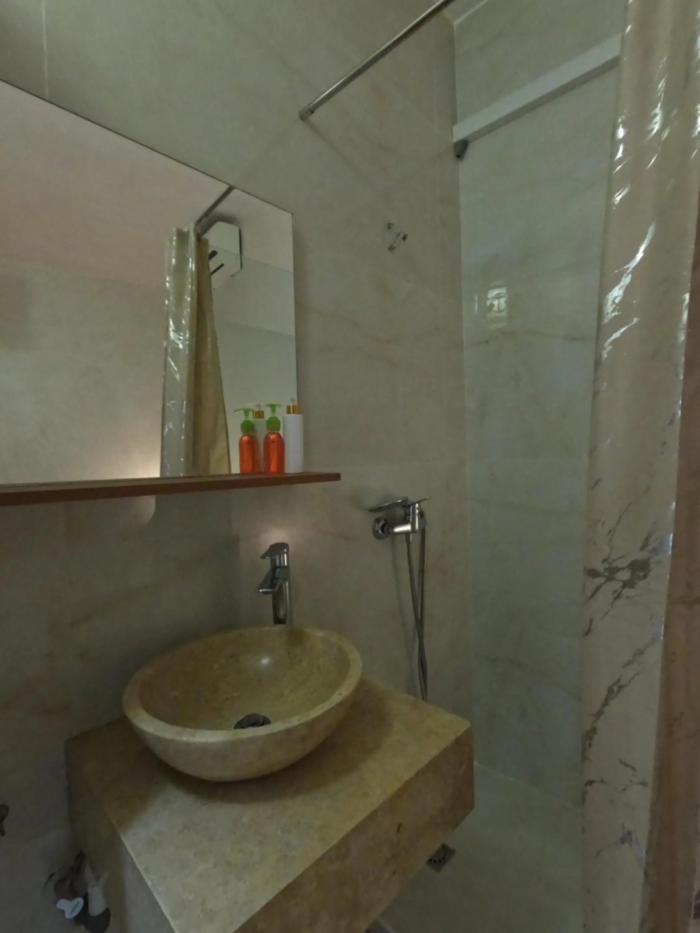 Shower in Riad Zinoun & Spa 11 Rooms