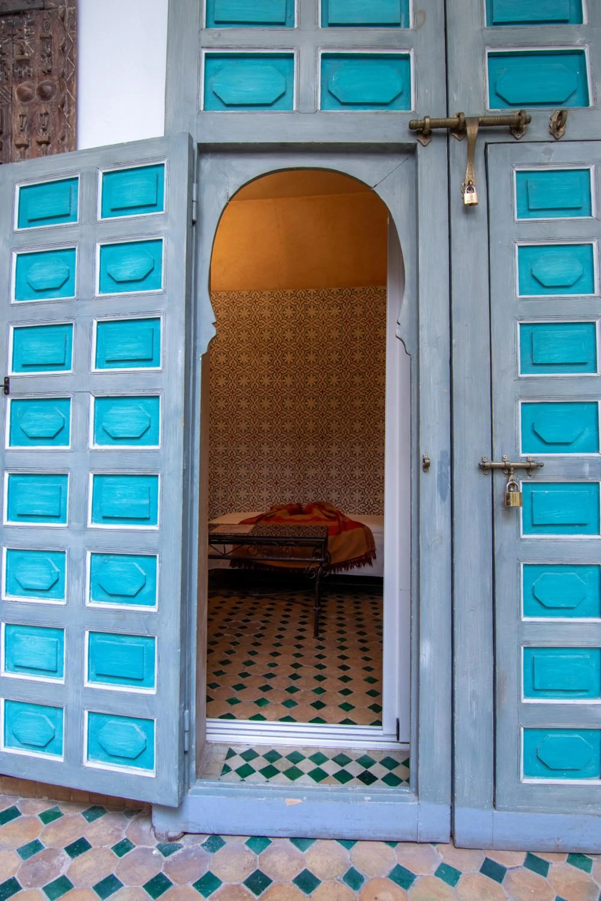 Bed in Riad Zinoun & Spa 11 Rooms