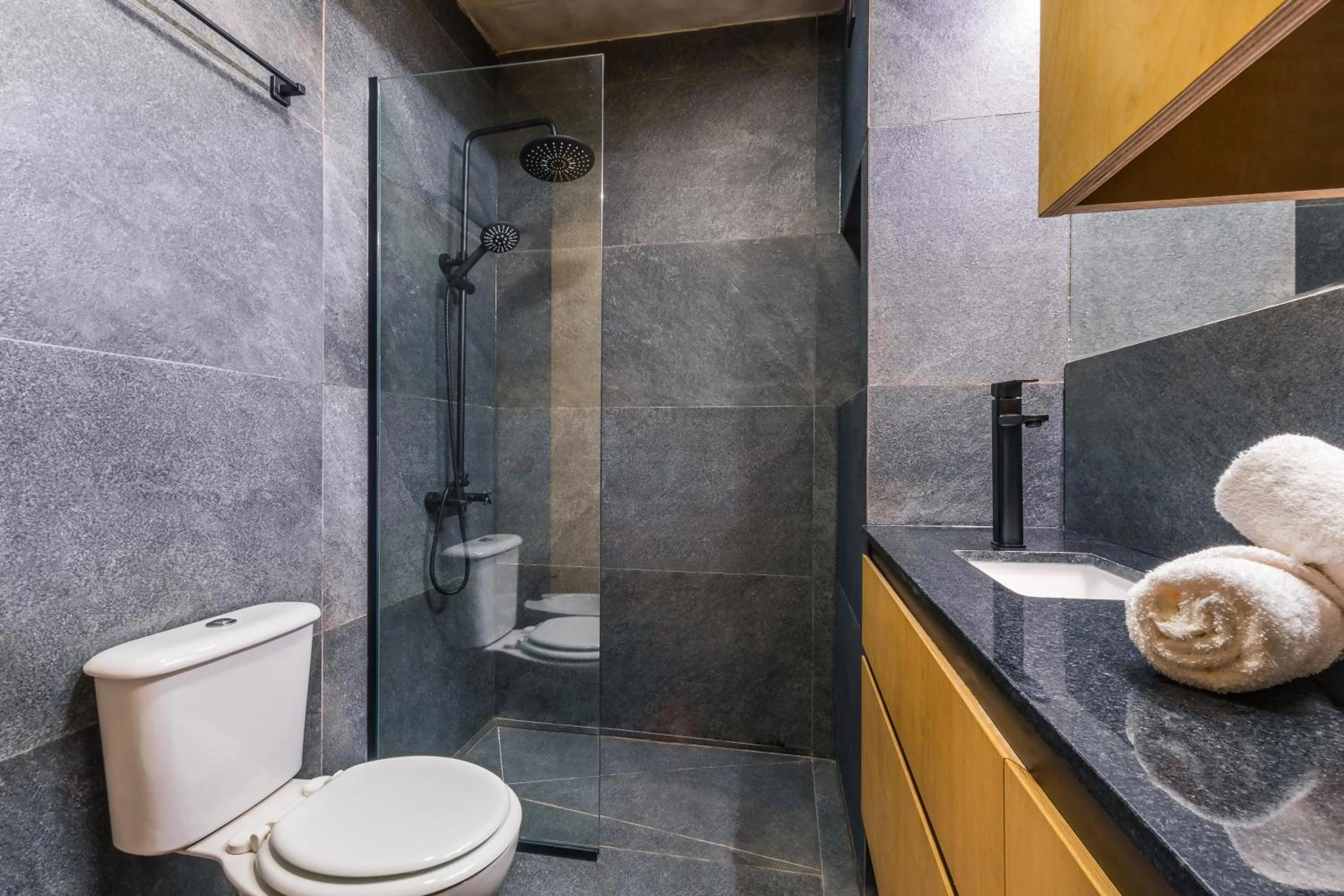 Shower in Deluxe Apartments in Palermo - by BueRentals