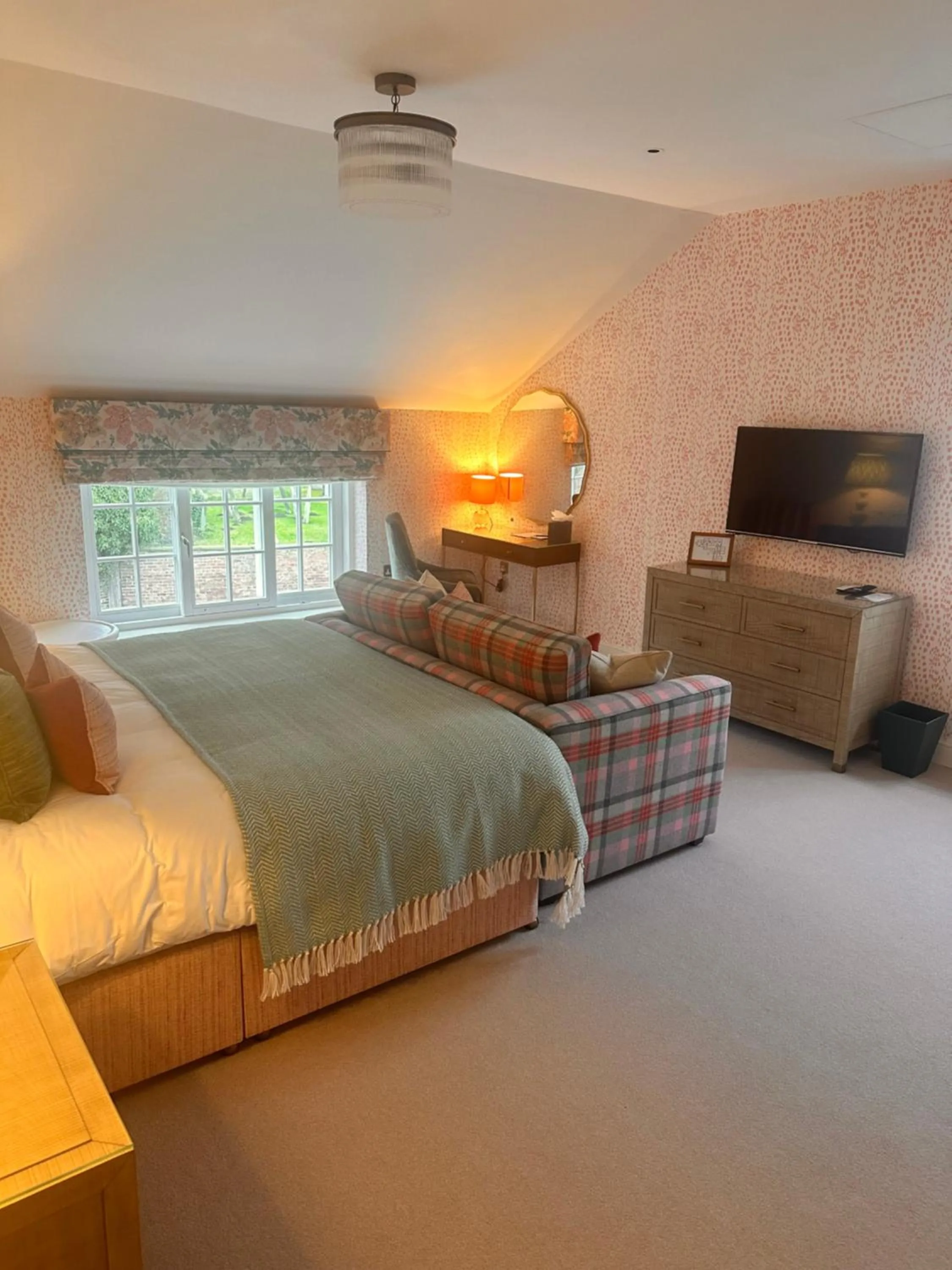 Family Room with Bath in Dewars Restaurant and Rooms