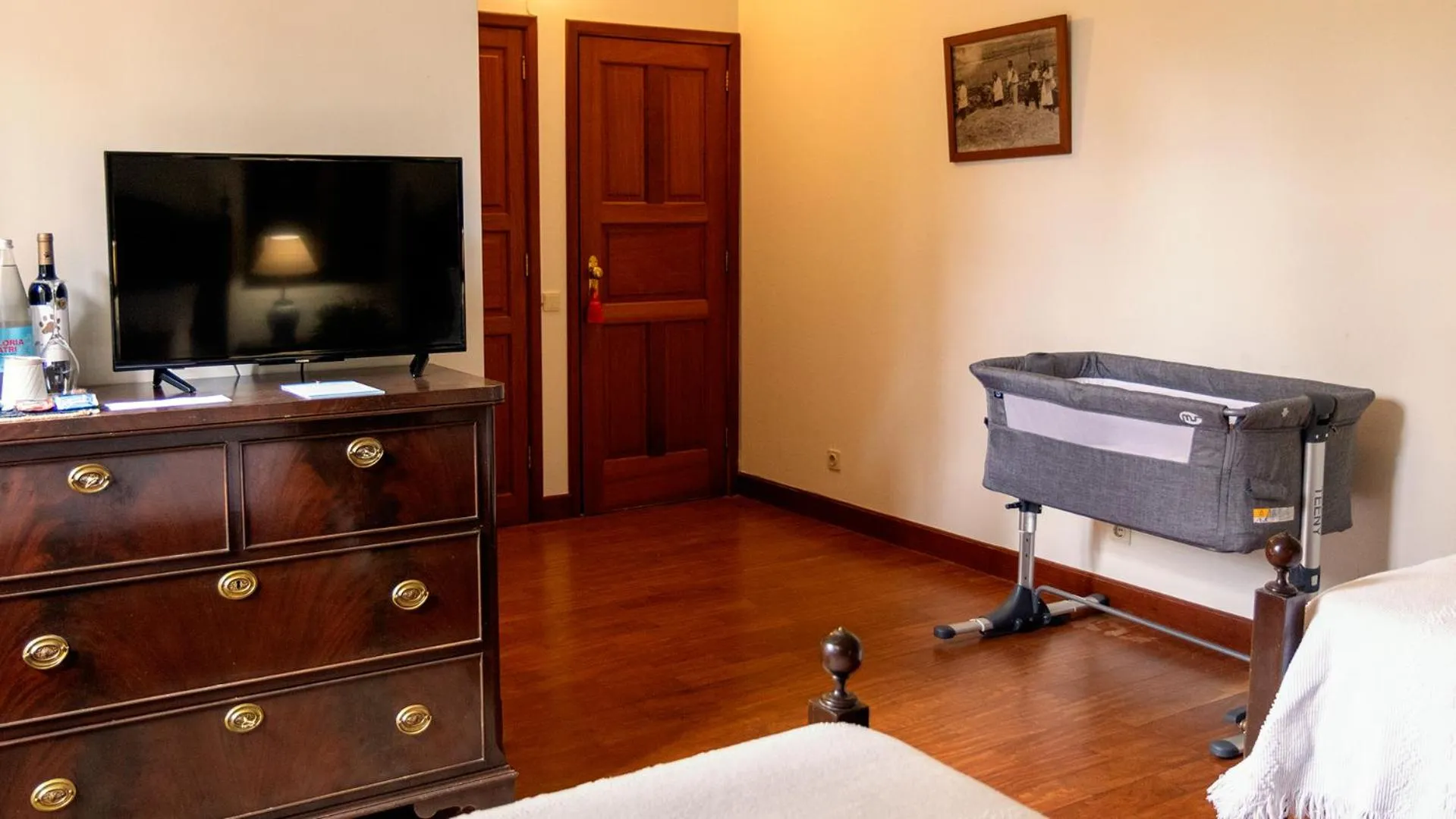 Bedroom in Quinta da Nasce Água