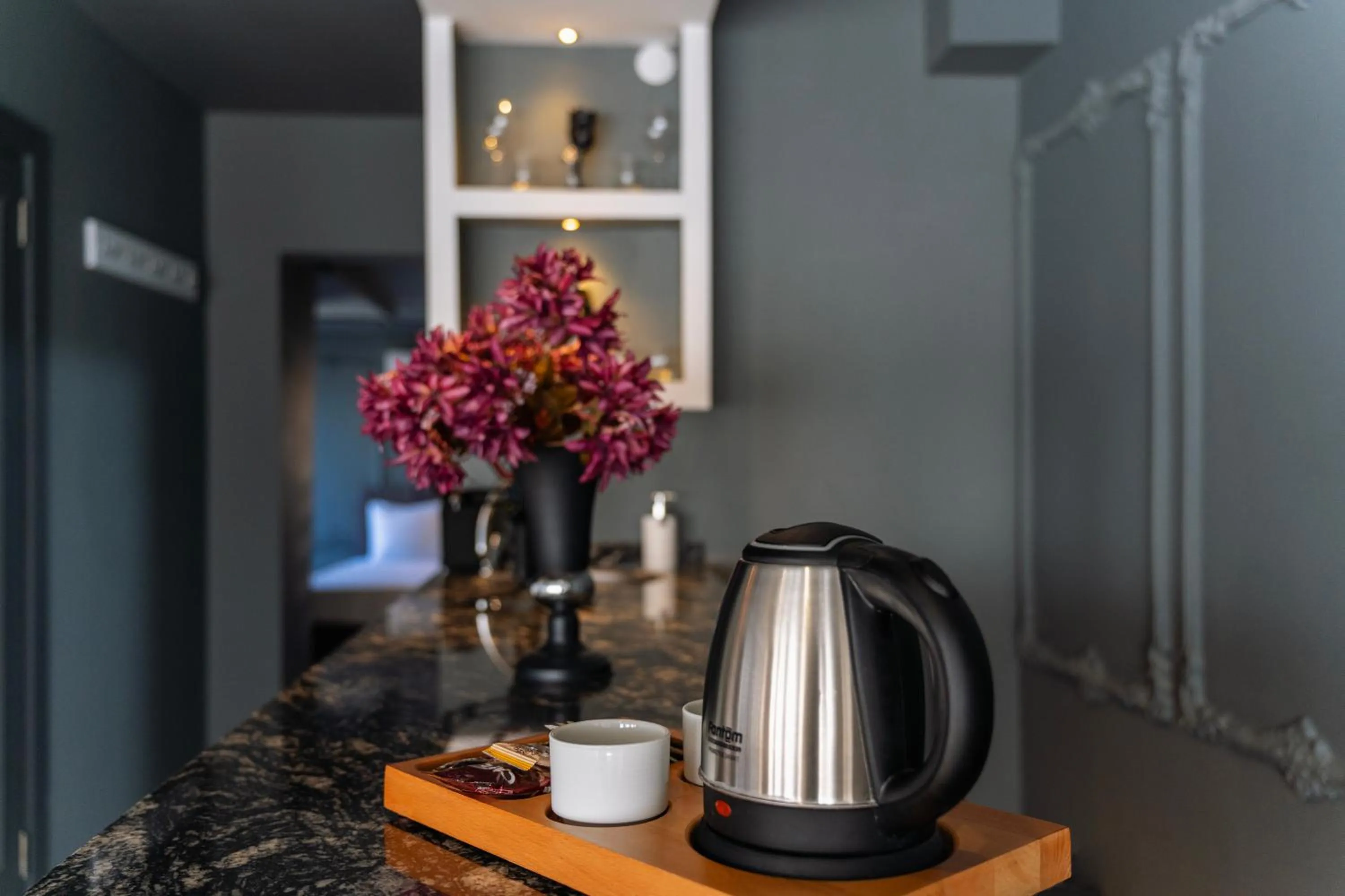 Coffee/tea facilities in OLSEN HOTELS