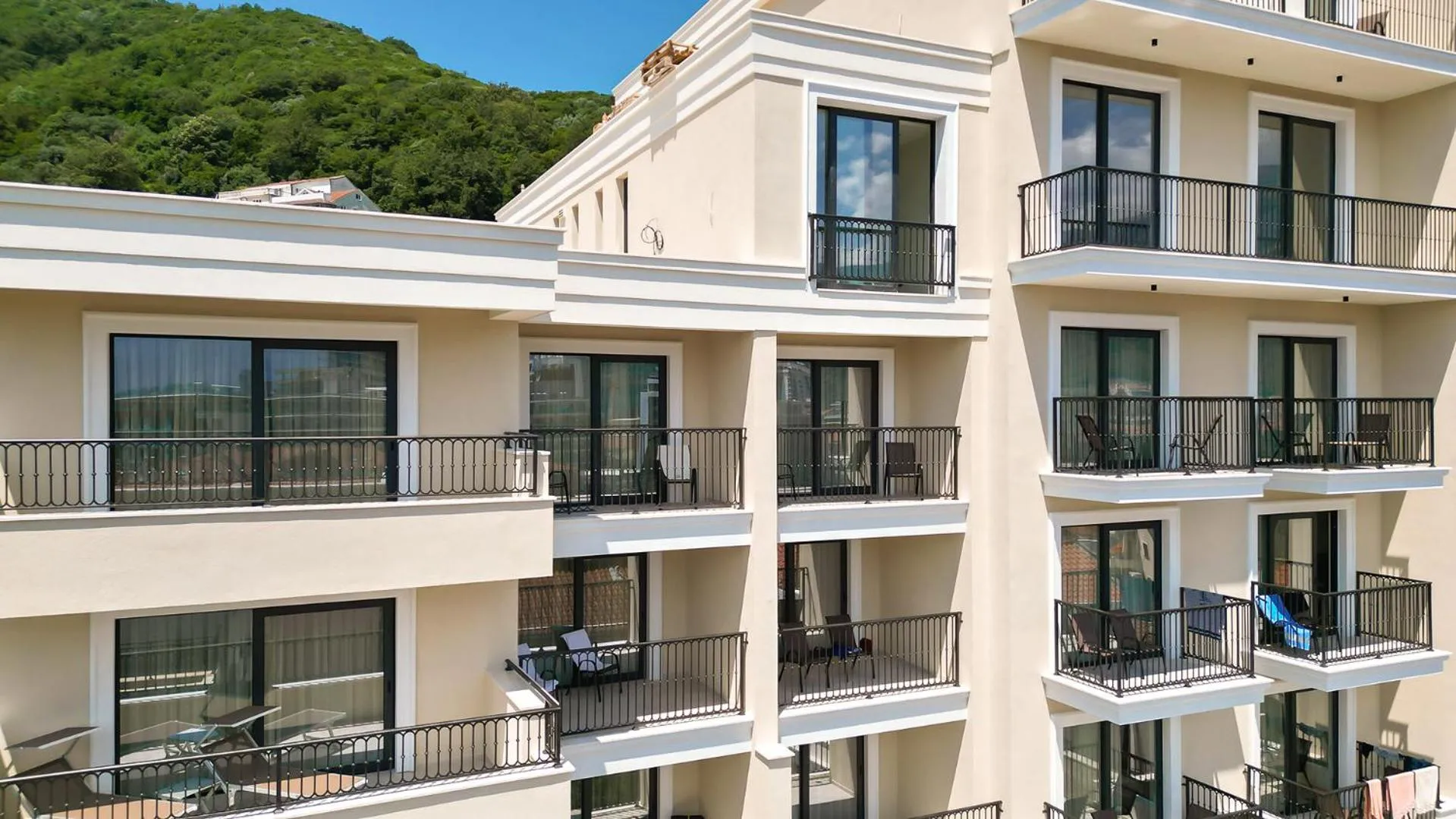 Property building in Hotel Pima Budva