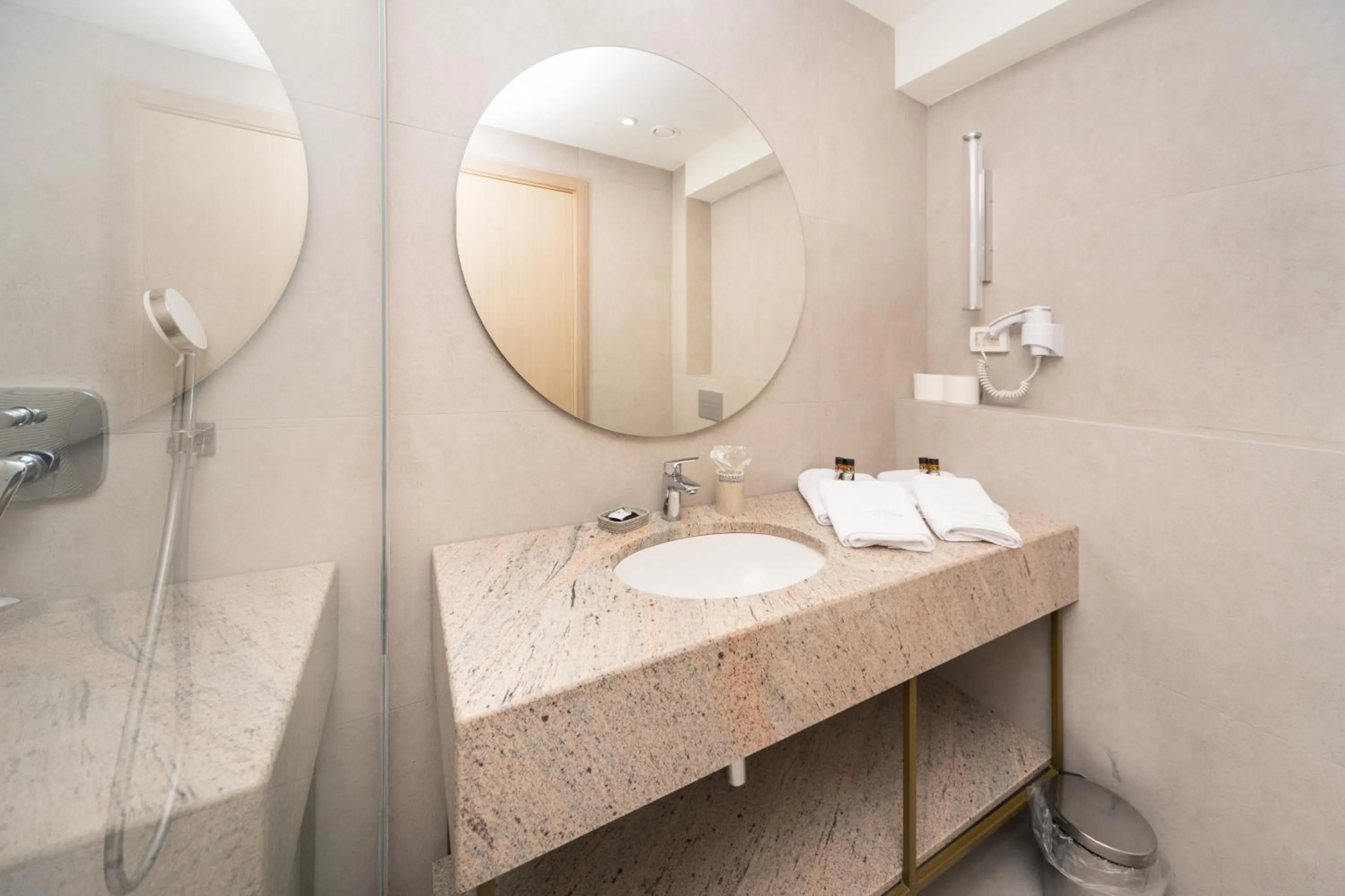 Shower in Hotel Pima Budva