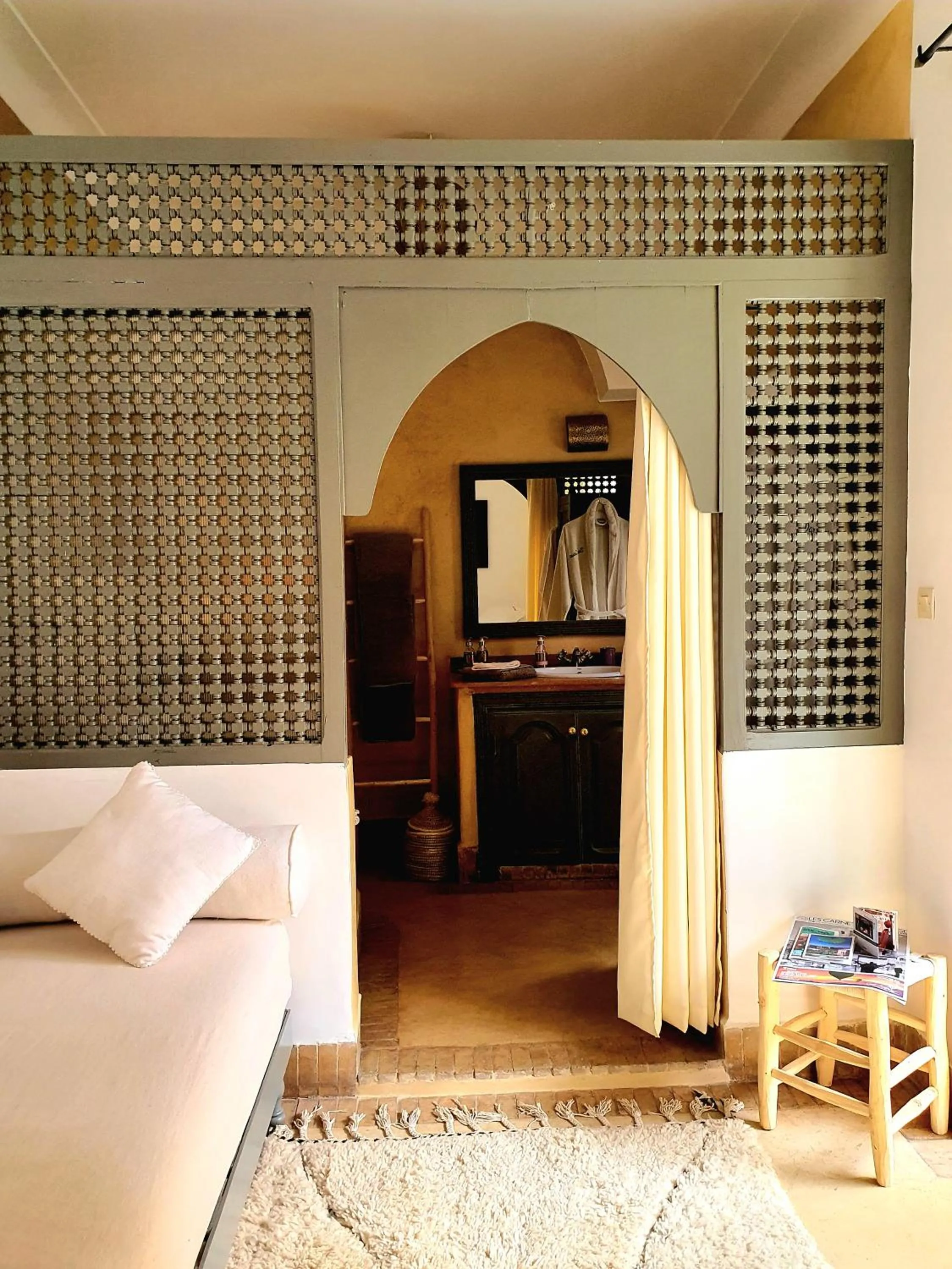 Bathroom, Bed in Riad Dar Zouar & Spa