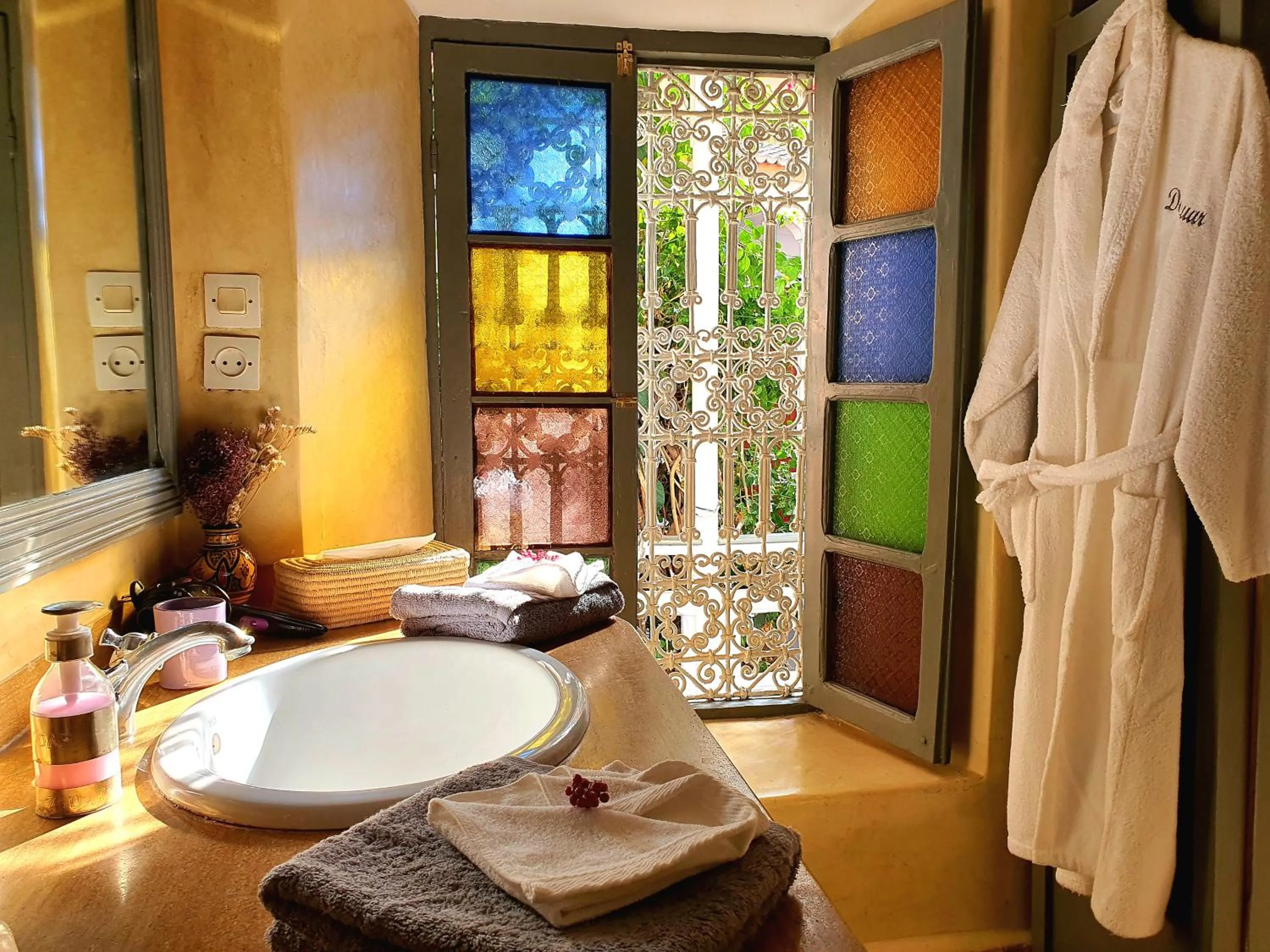 Bathroom, Bed in Riad Dar Zouar & Spa