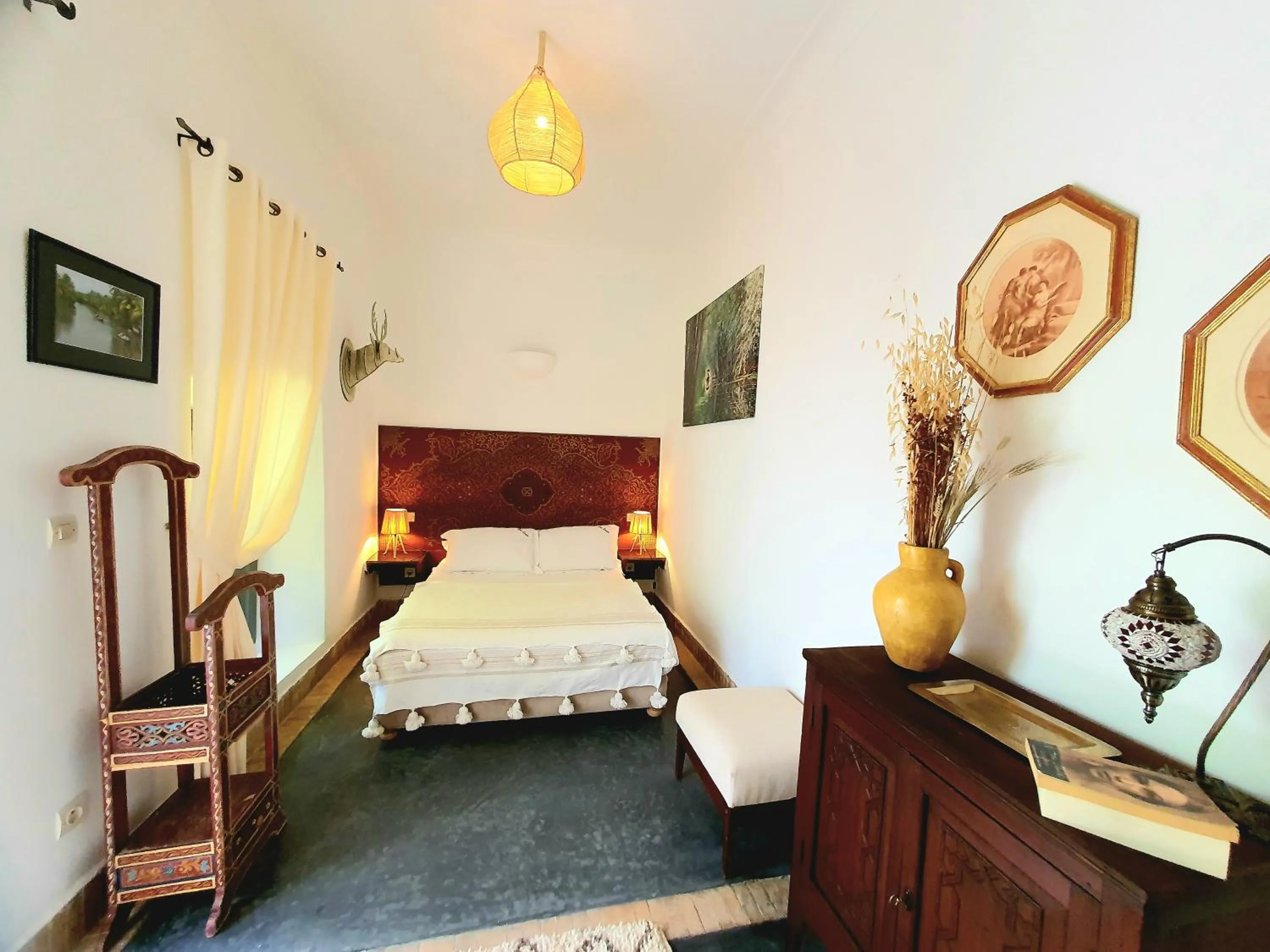 Photo of the whole room, Bed in Riad Dar Zouar & Spa