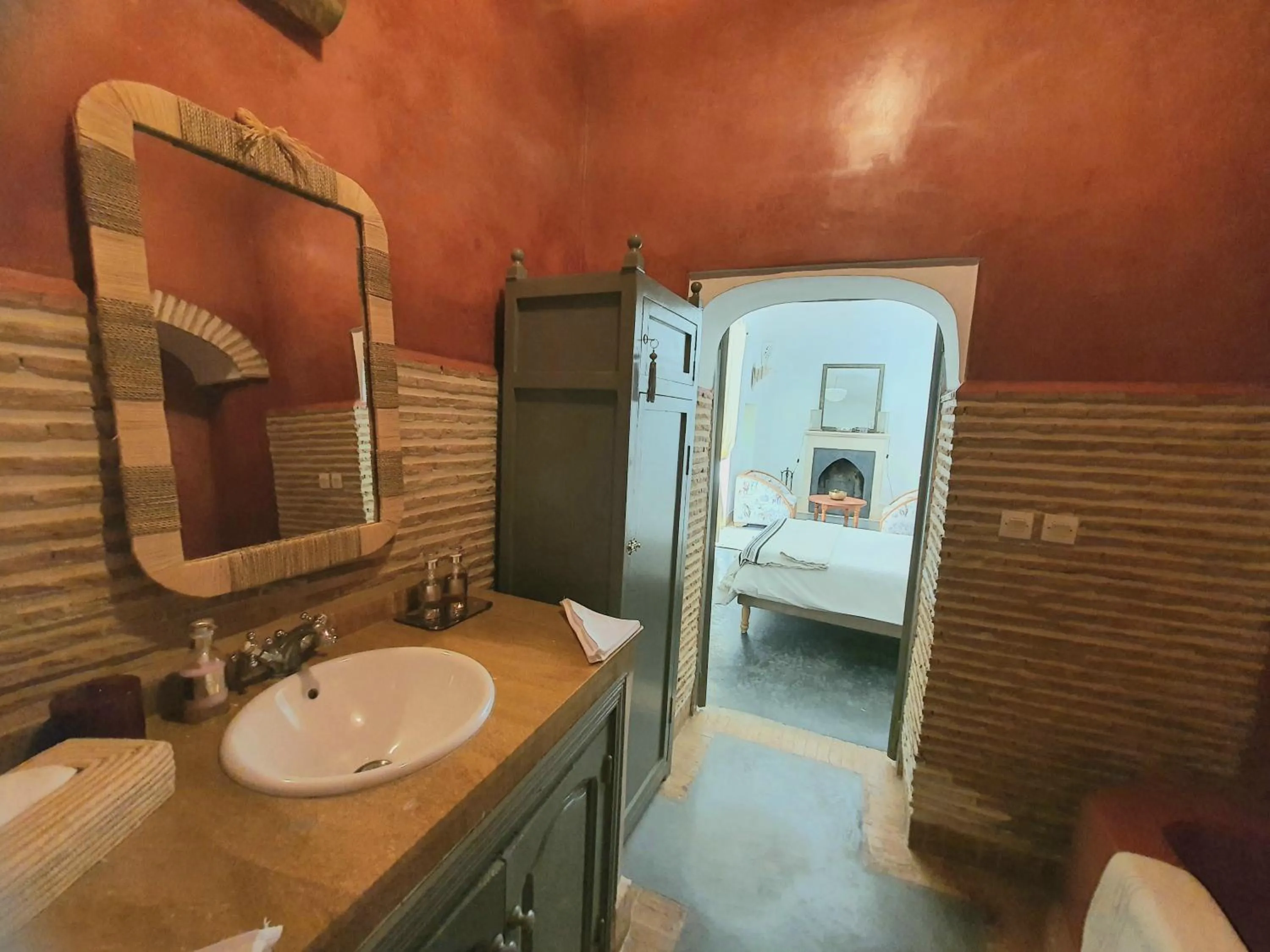 Bathroom in Riad Dar Zouar & Spa