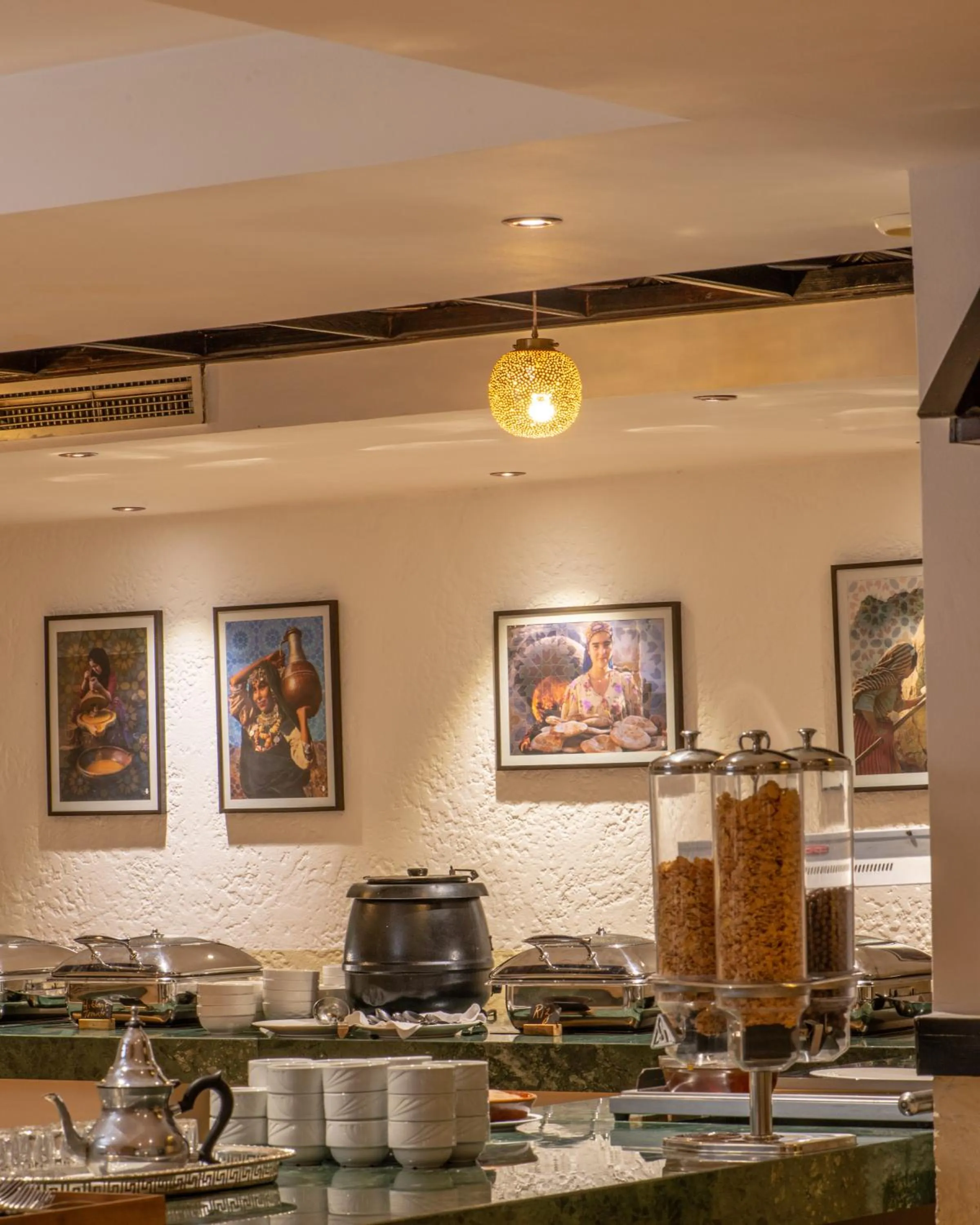 Restaurant/places to eat in Odyssee Park Hotel