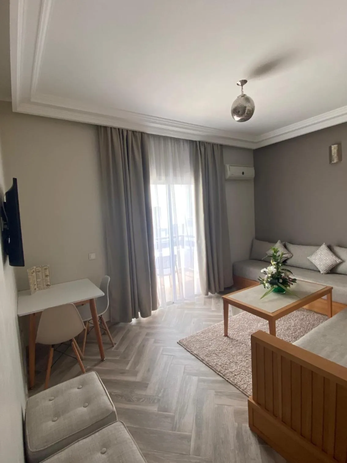 Living room, Bed in Golden Beach Appart'hotel