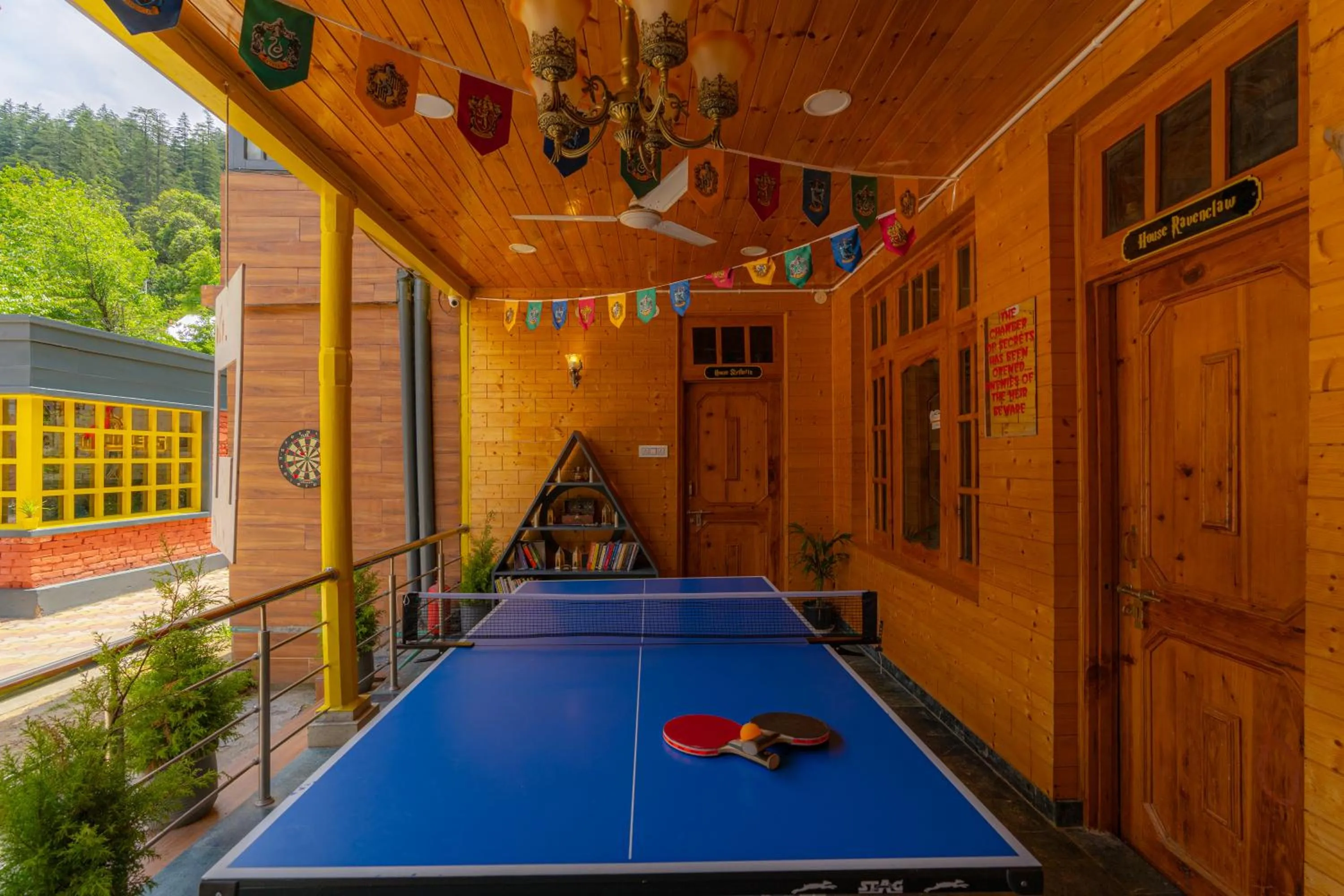 Table tennis in Whoopers Boutique Kasol