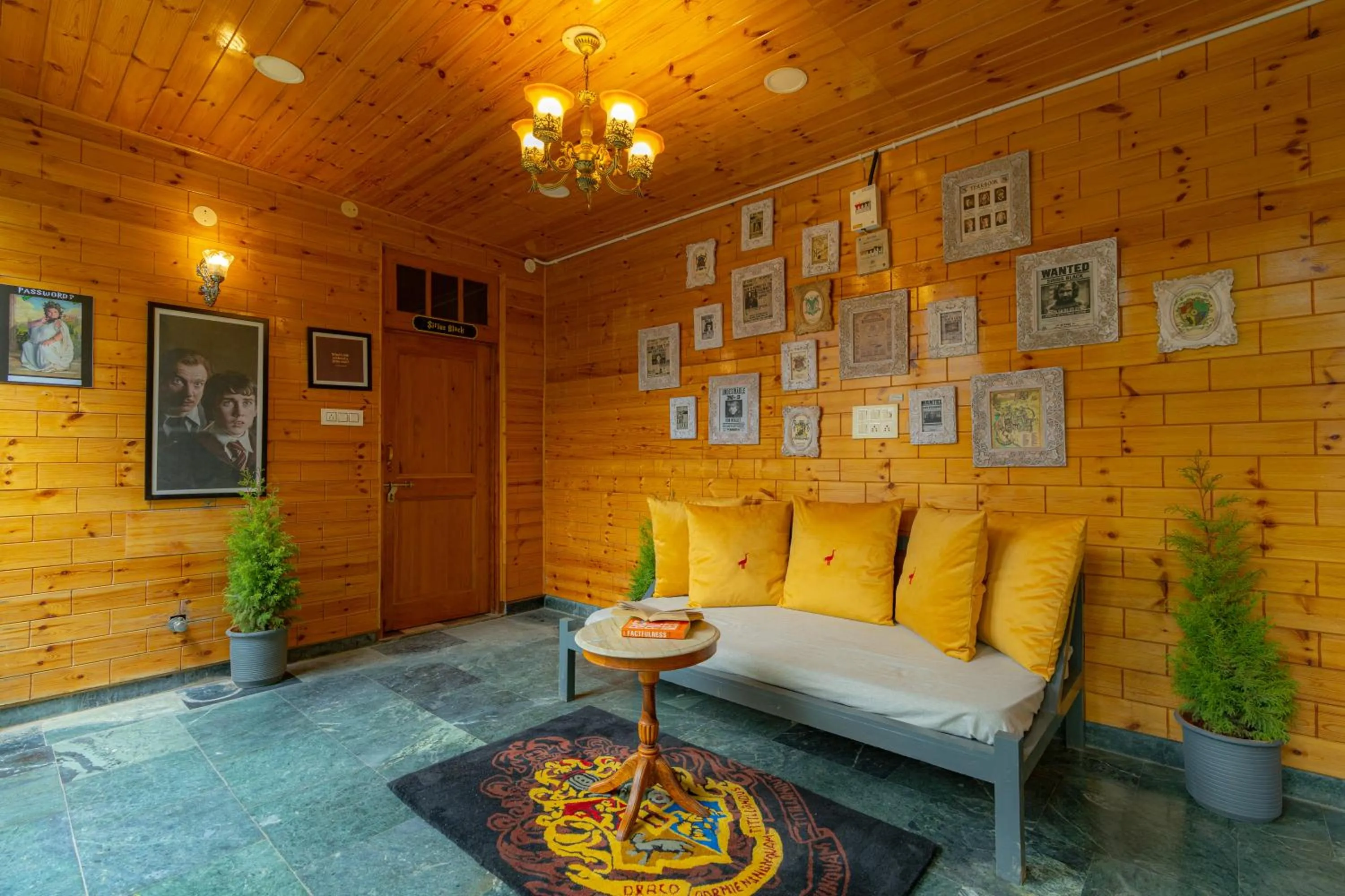 Living room in Whoopers Boutique Kasol
