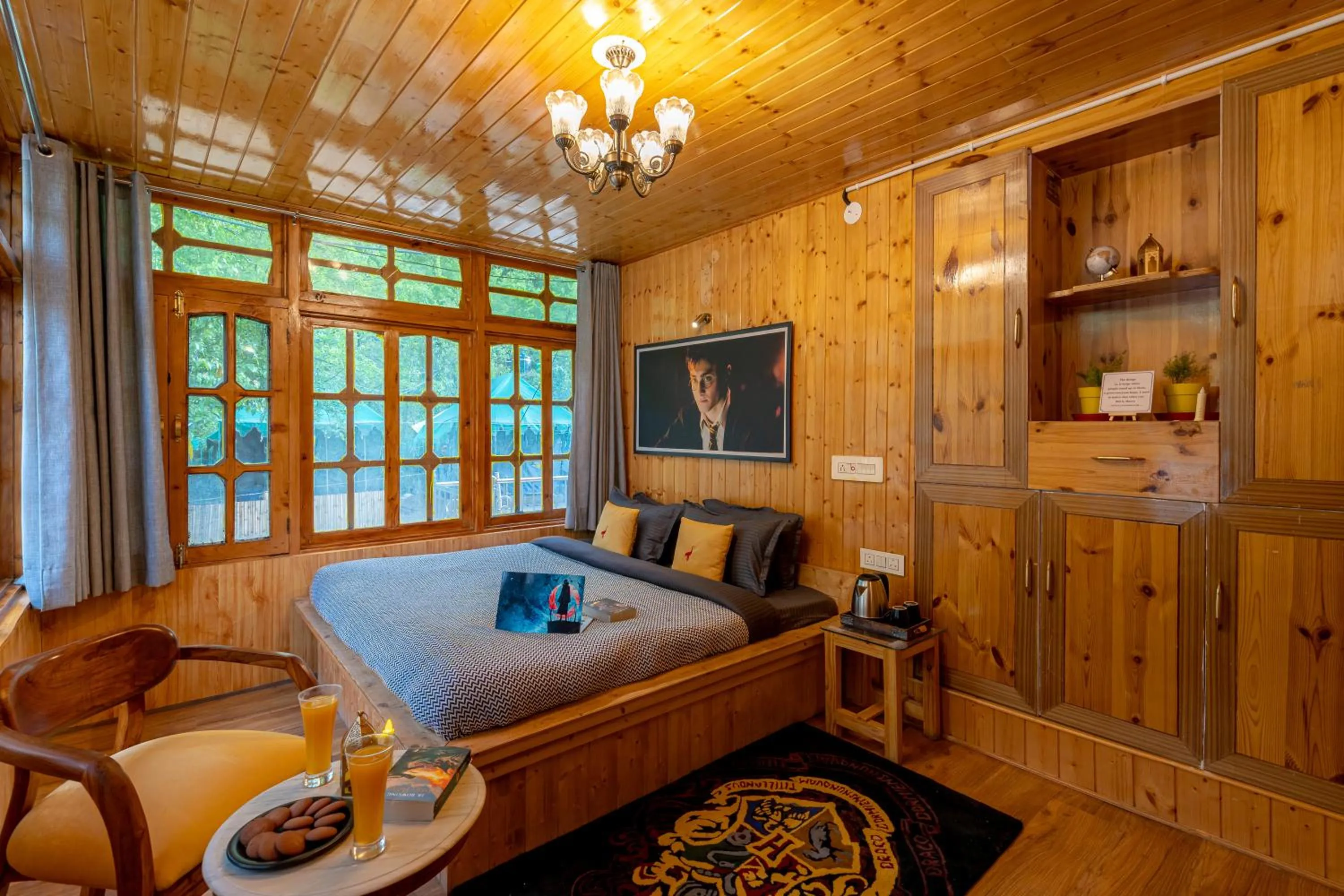 Bed in Whoopers Boutique Kasol