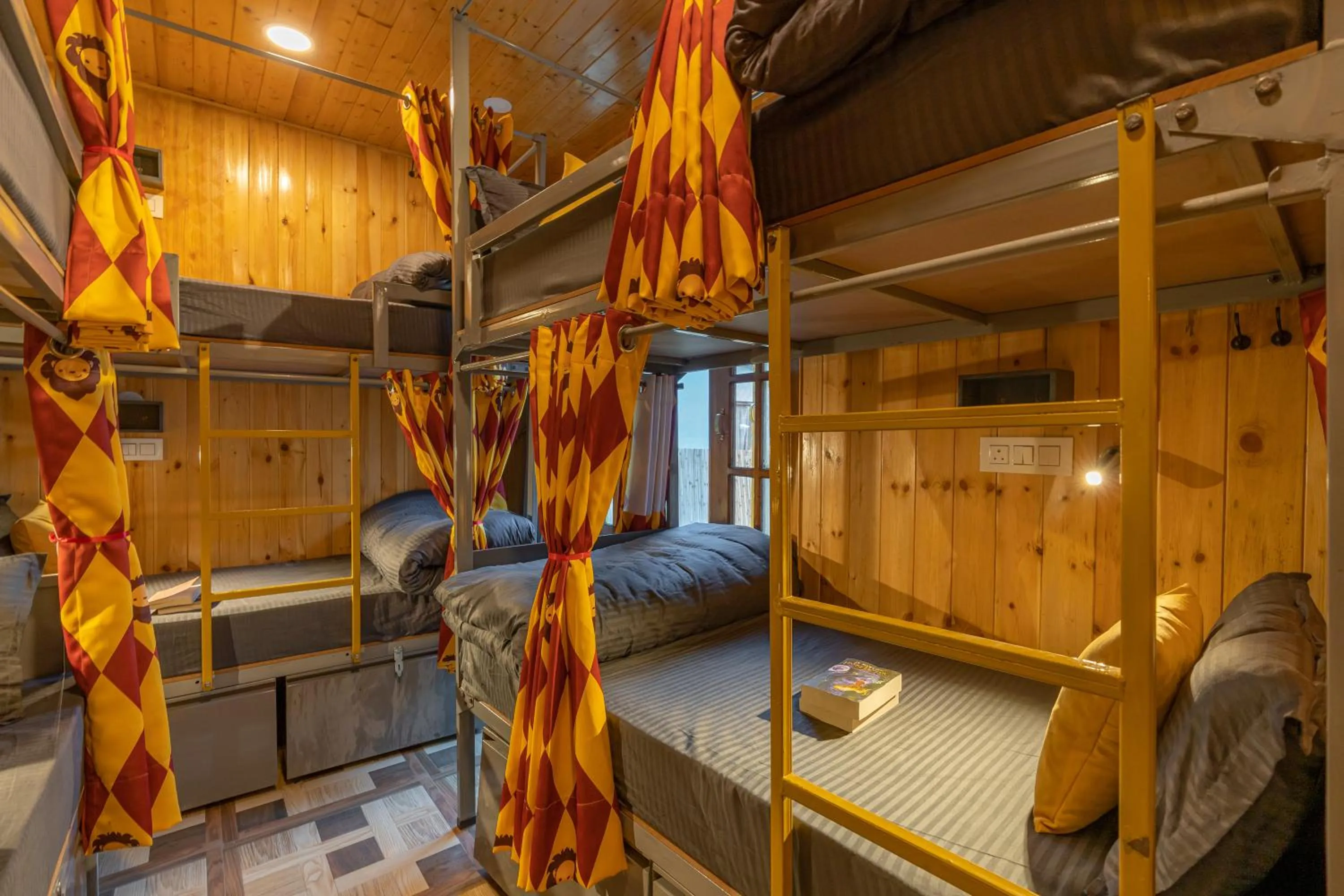 Bed in Whoopers Boutique Kasol