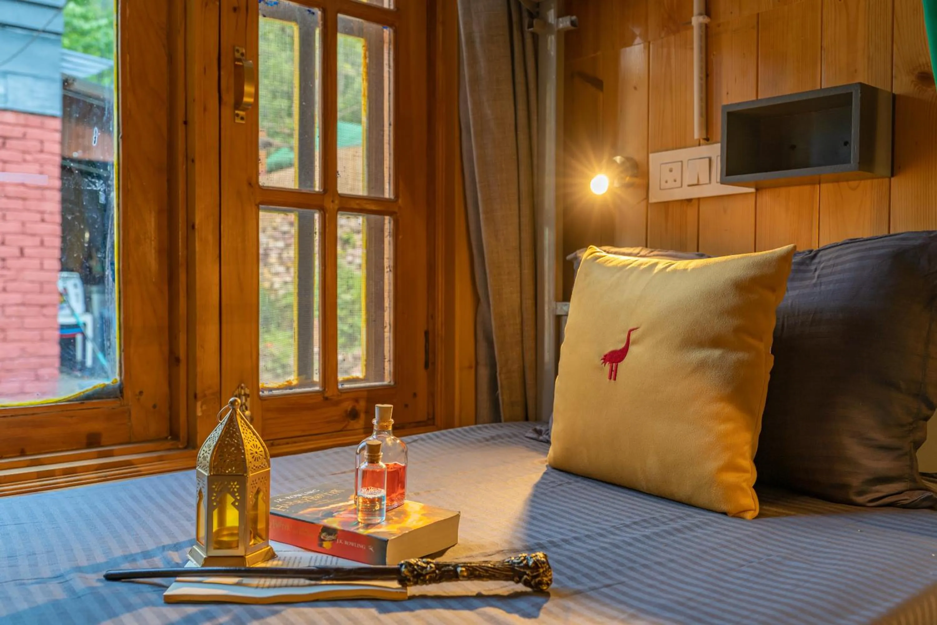 Bed in Whoopers Boutique Kasol