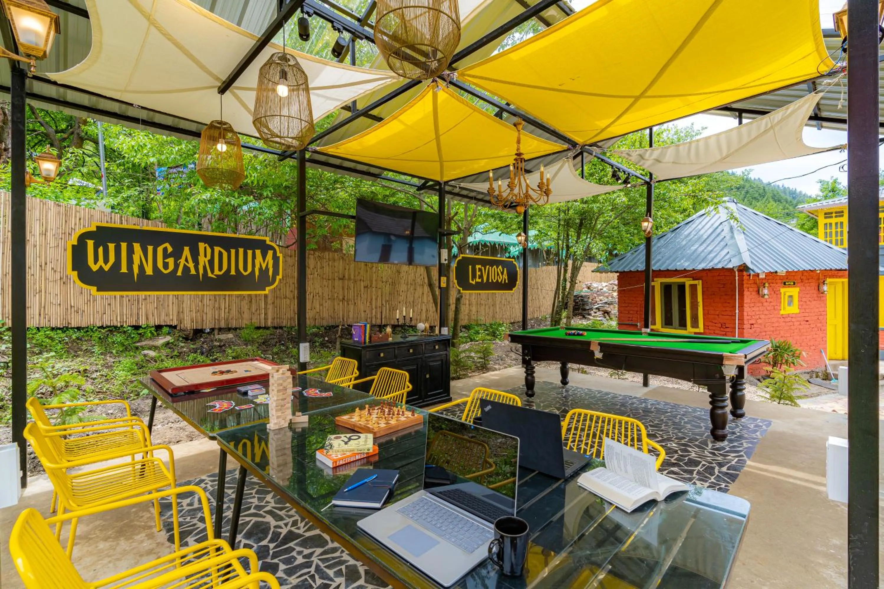 Property building in Whoopers Boutique Kasol