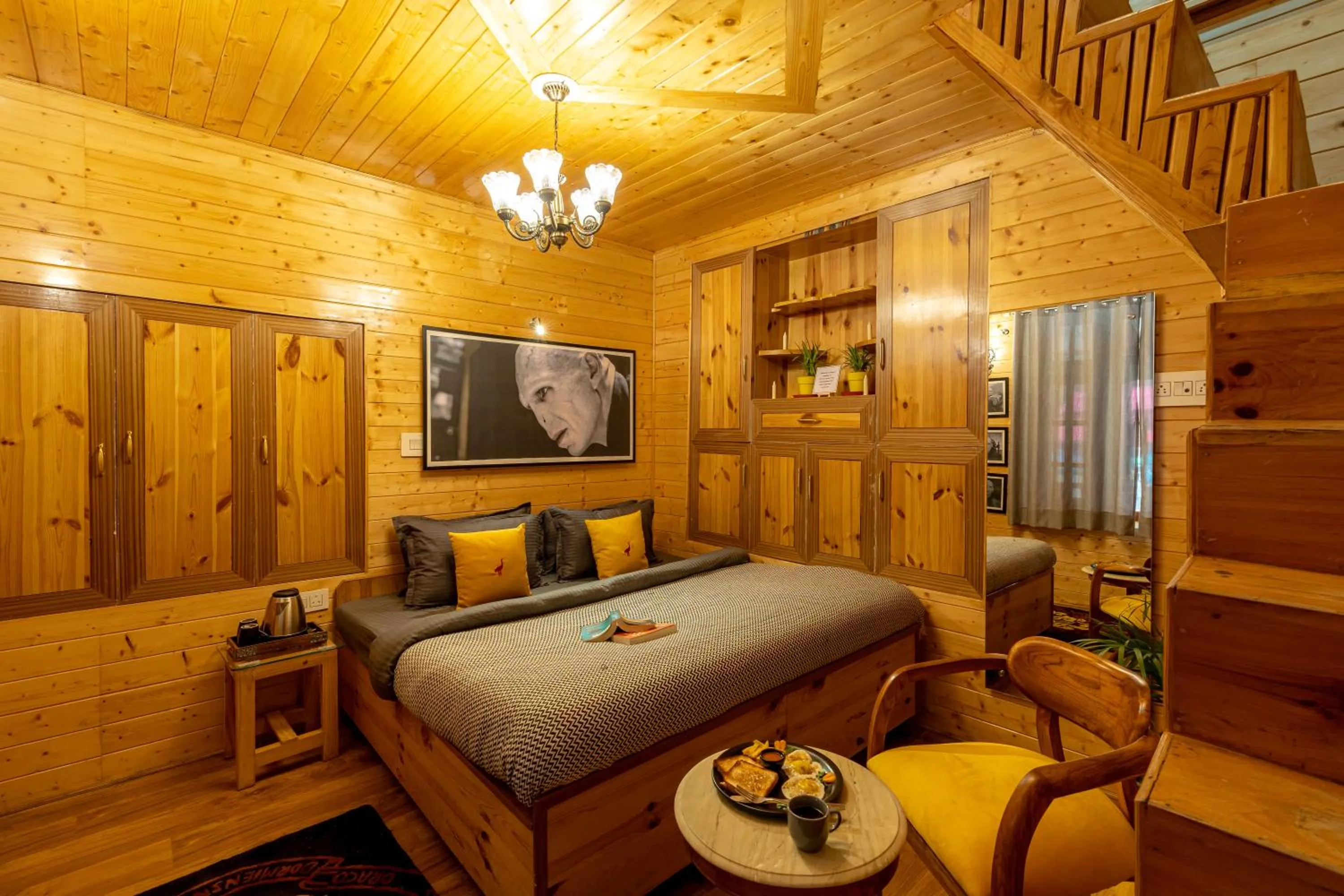 Bedroom, Bed in Whoopers Boutique Kasol