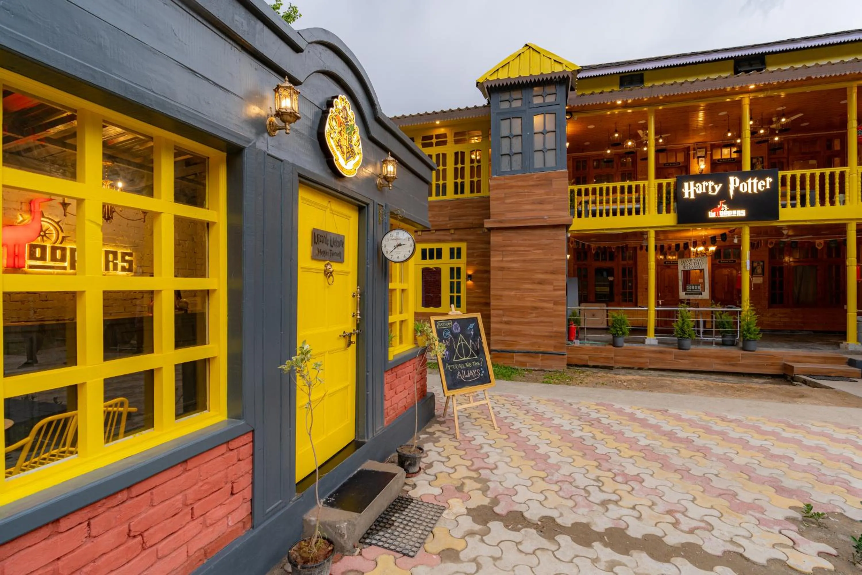 Property building in Whoopers Boutique Kasol