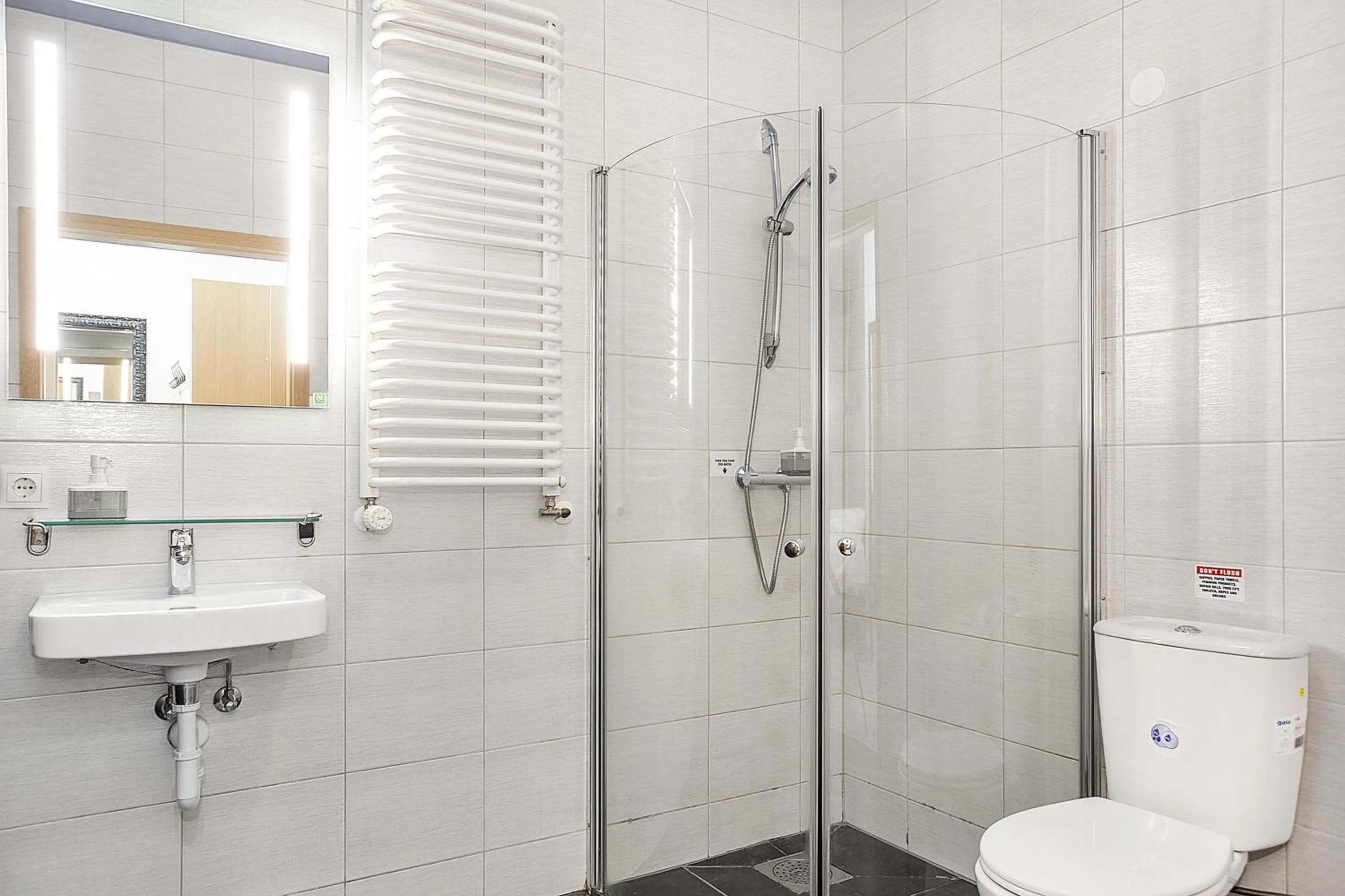 Shower in Stay Apartments Einholt