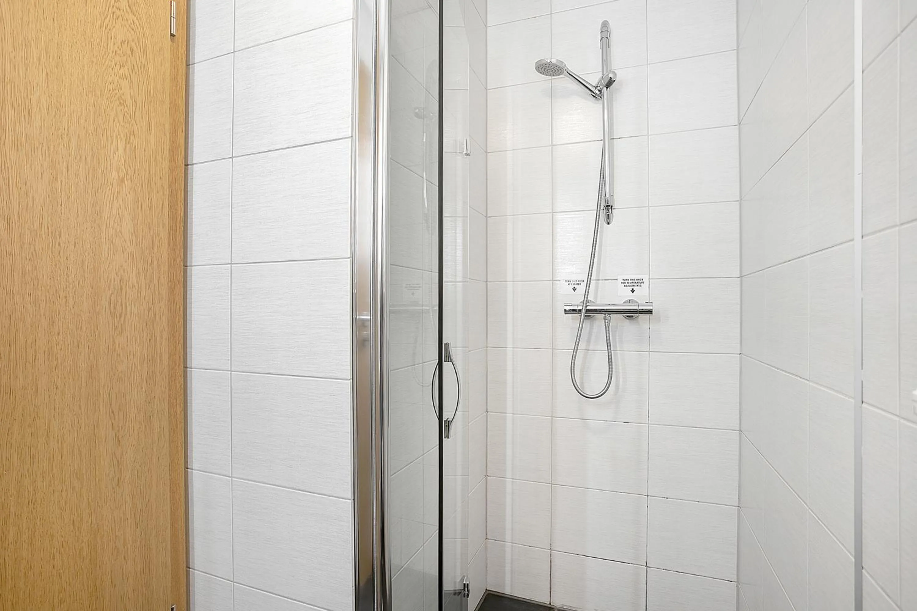 Shower in Stay Apartments Einholt