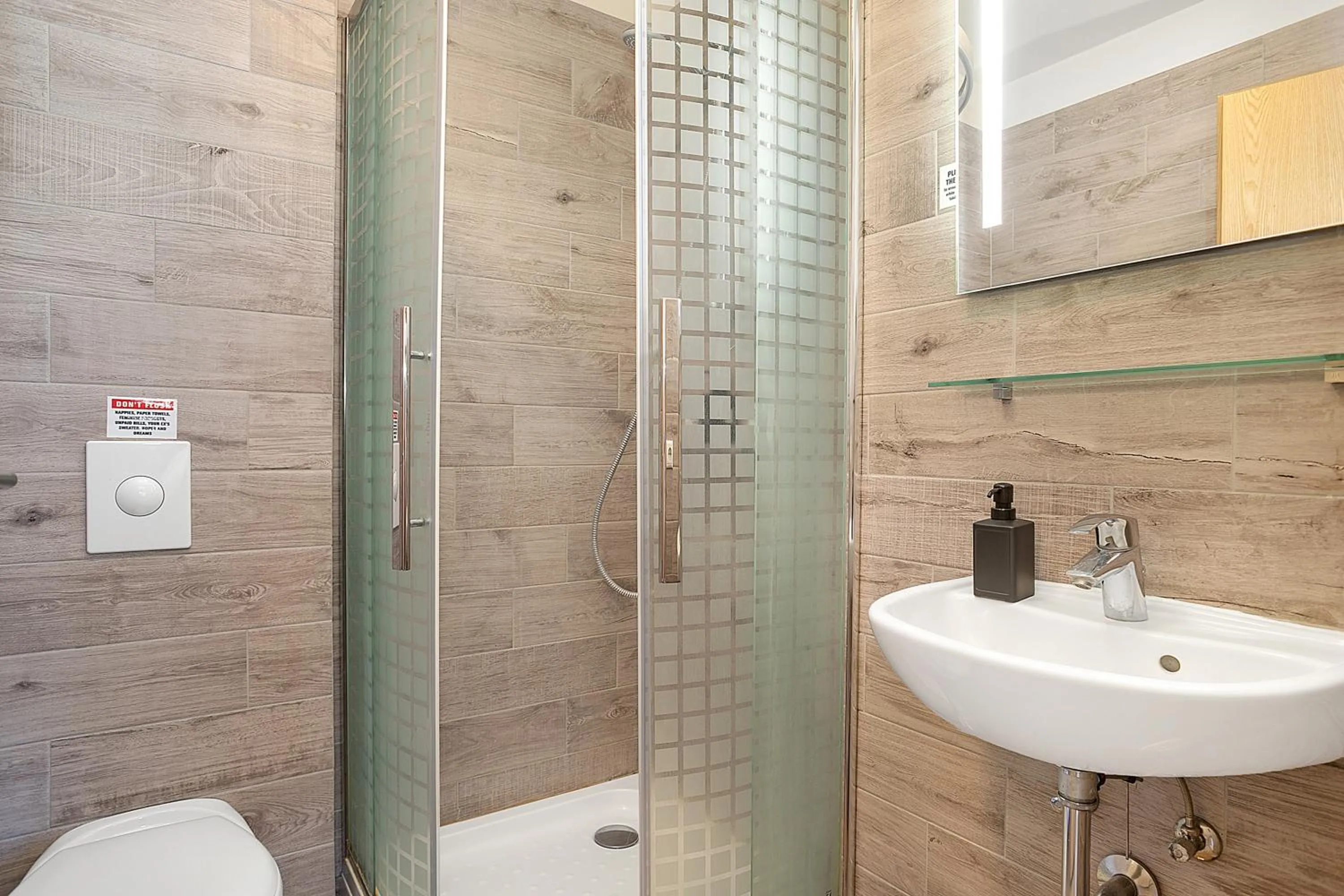 Shower in Stay Apartments Einholt