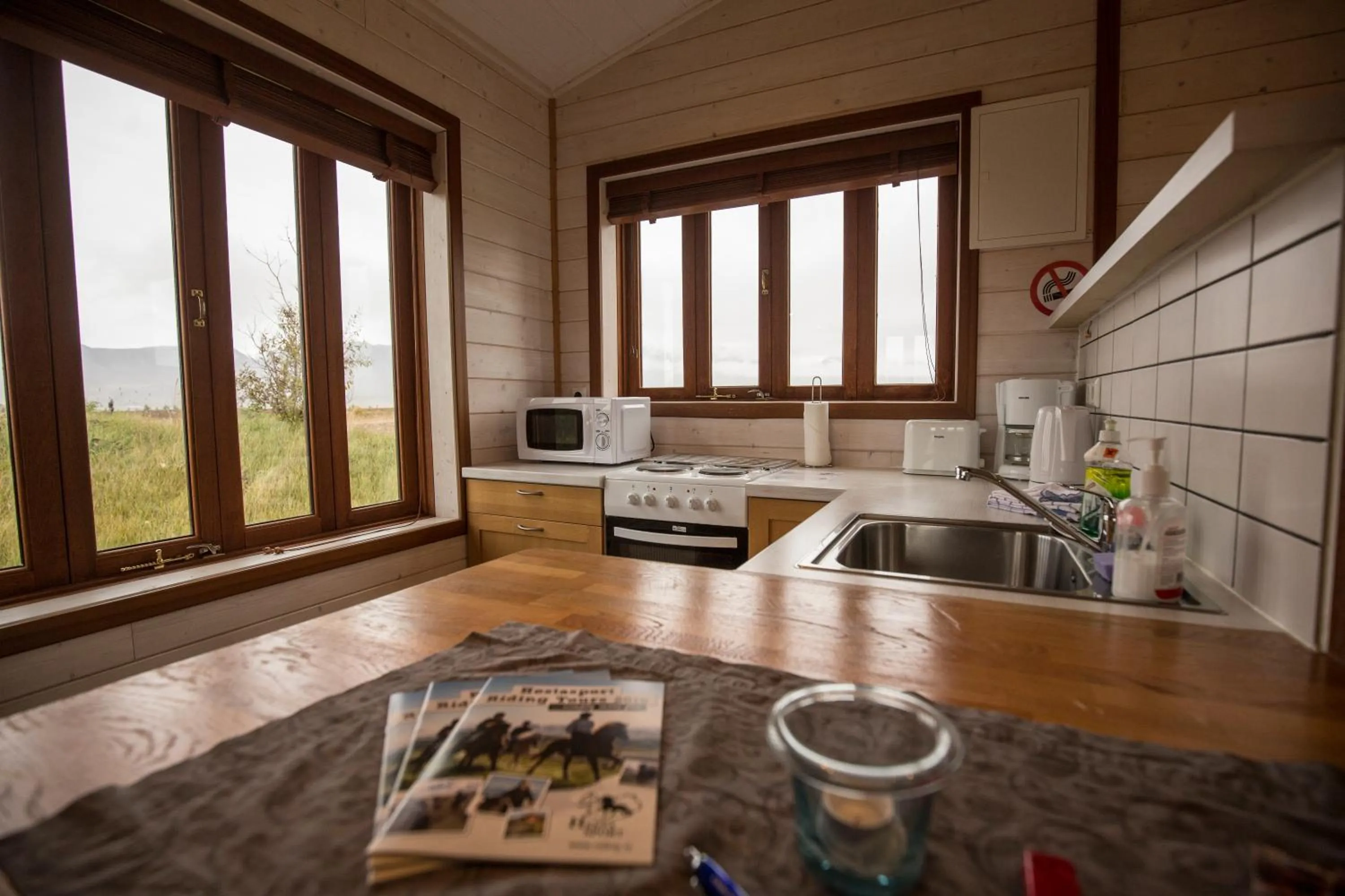 Kitchen or kitchenette in Hestasport Cottages