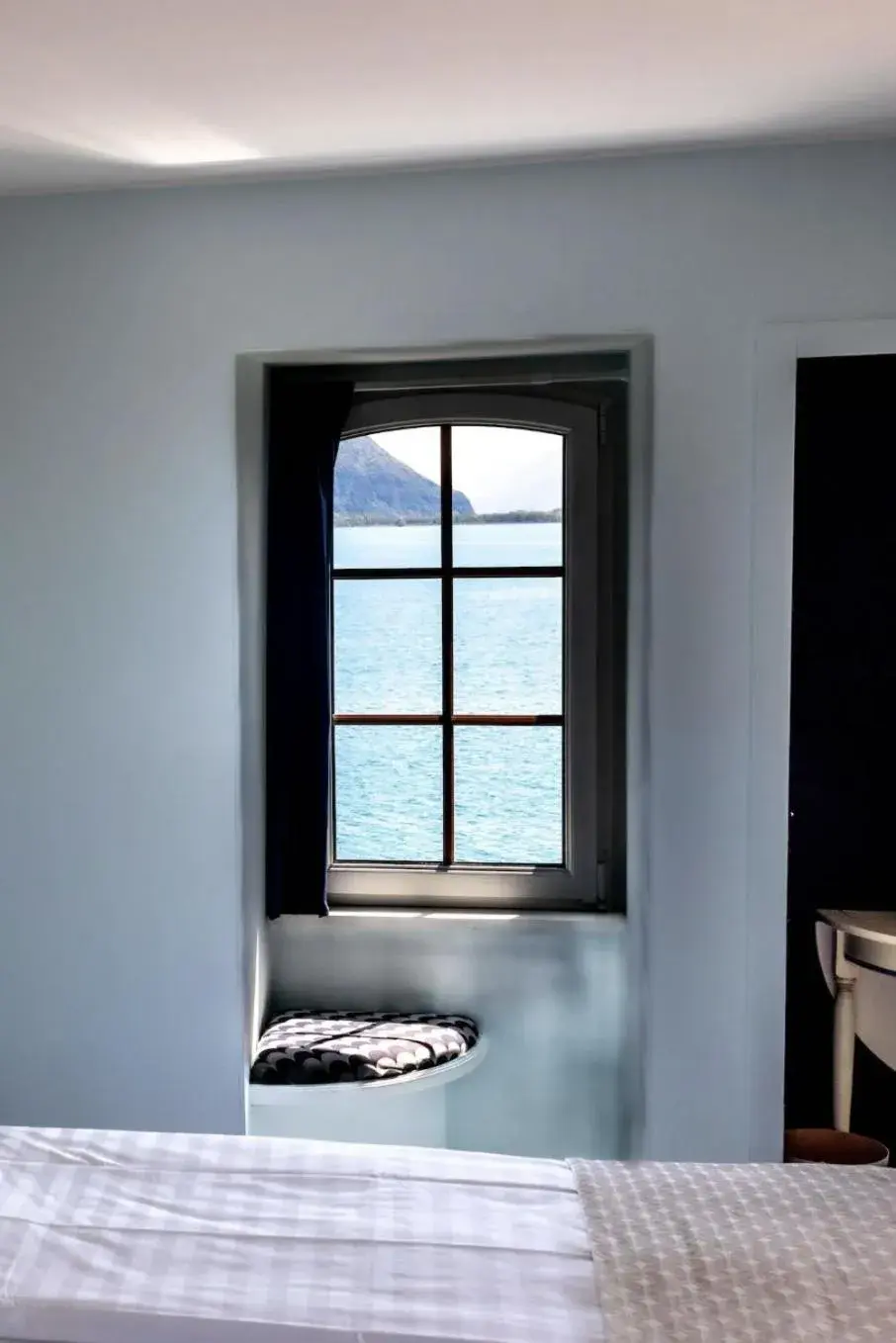 Comfort room with Lake & Mountain view in La Villa Comfort room with Lake & Mountain view in La Villa