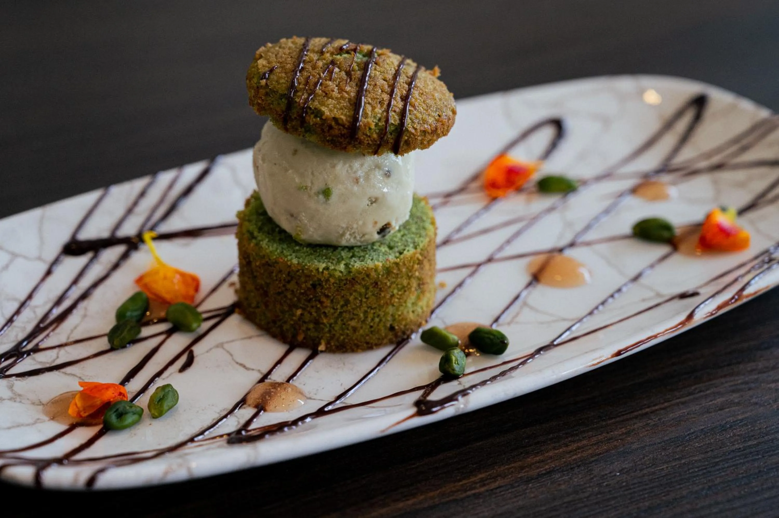 Food and drinks in JETTY Montreux