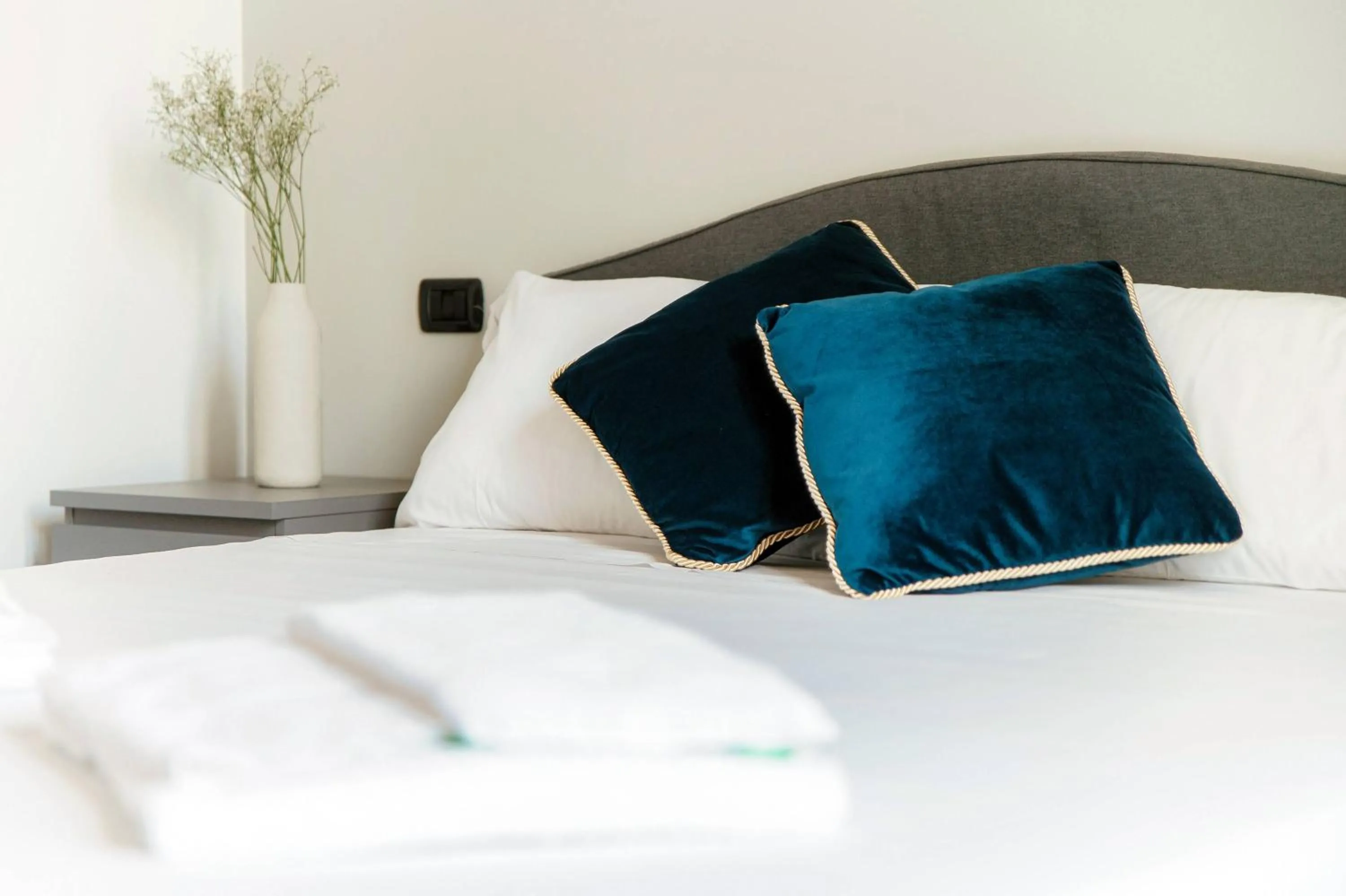 Shades of Lake - Blue Apartment