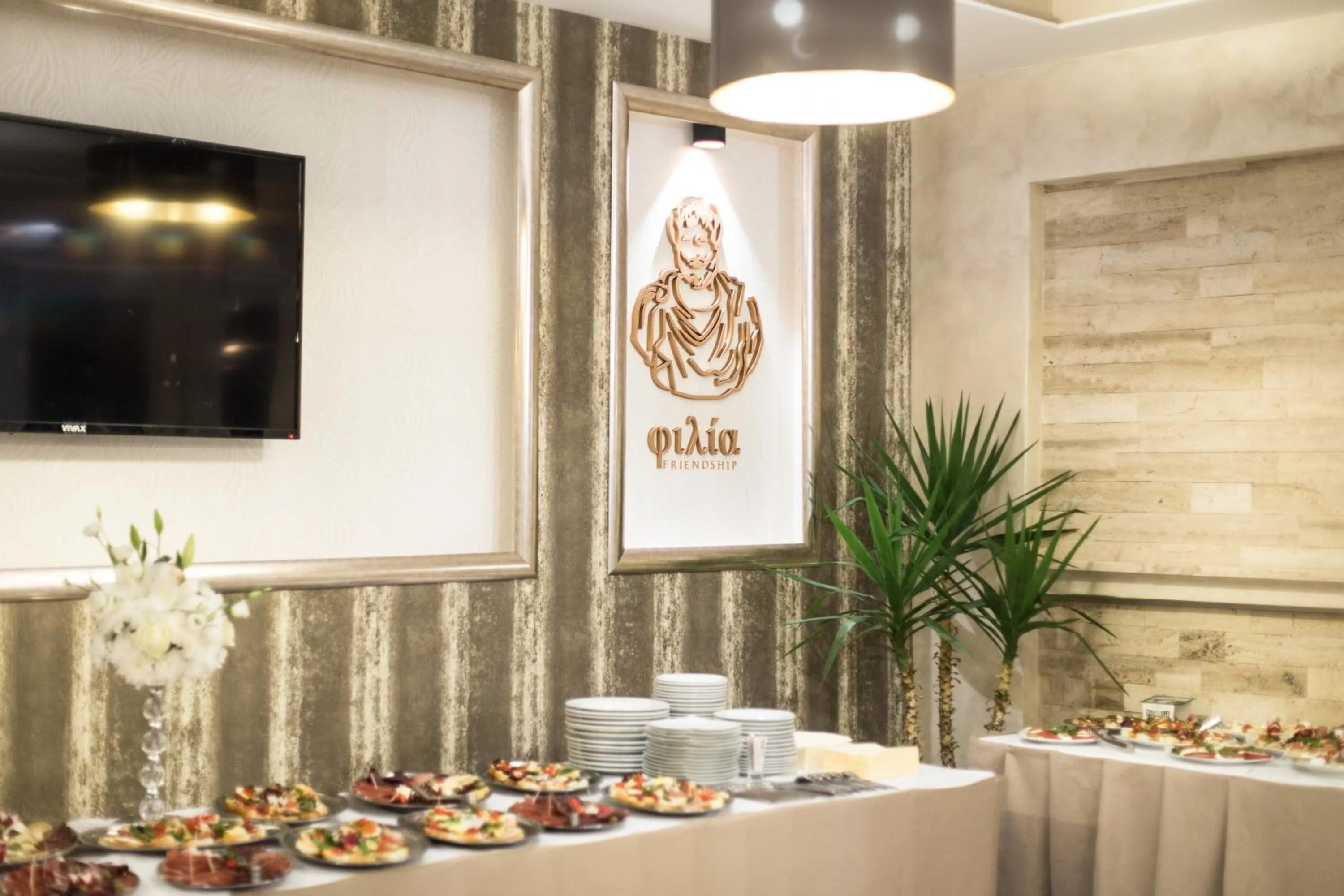 Restaurant/places to eat in Philia Hotel