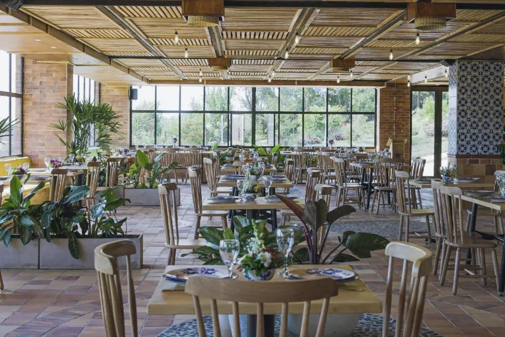 Restaurant/places to eat in Alfahar Hotel