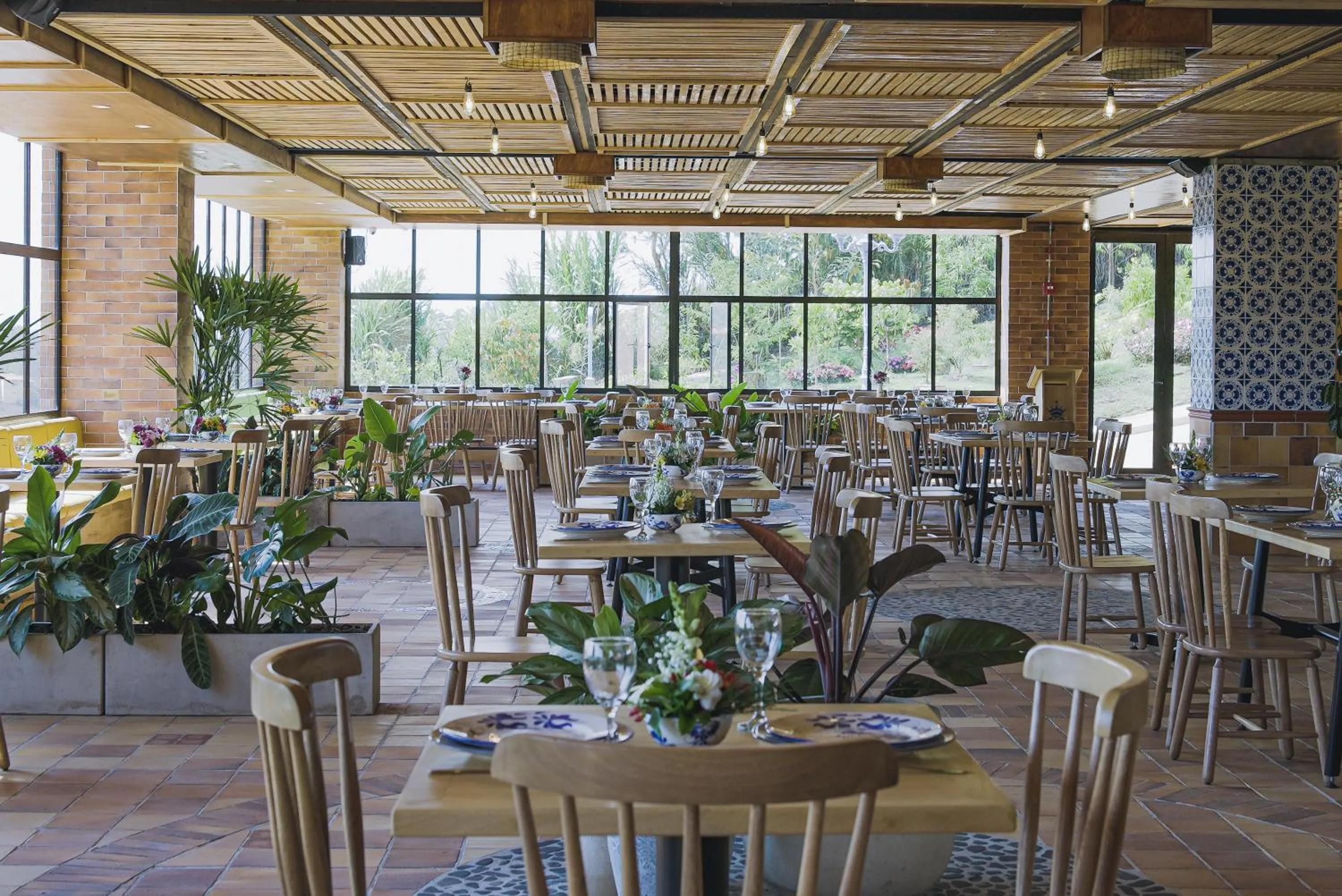 Restaurant/places to eat in Alfahar Hotel