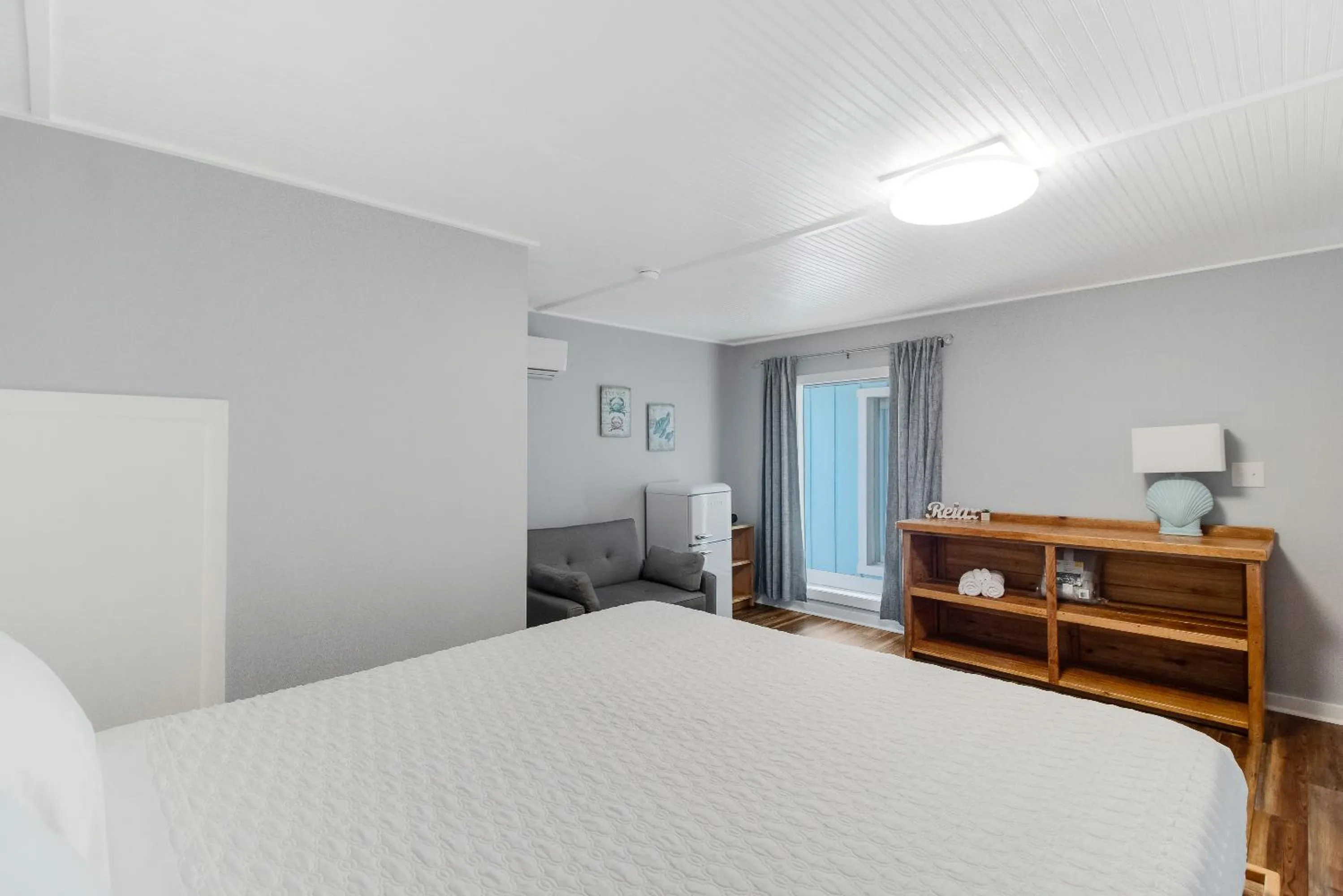 Bed in Anchor Inn Motel