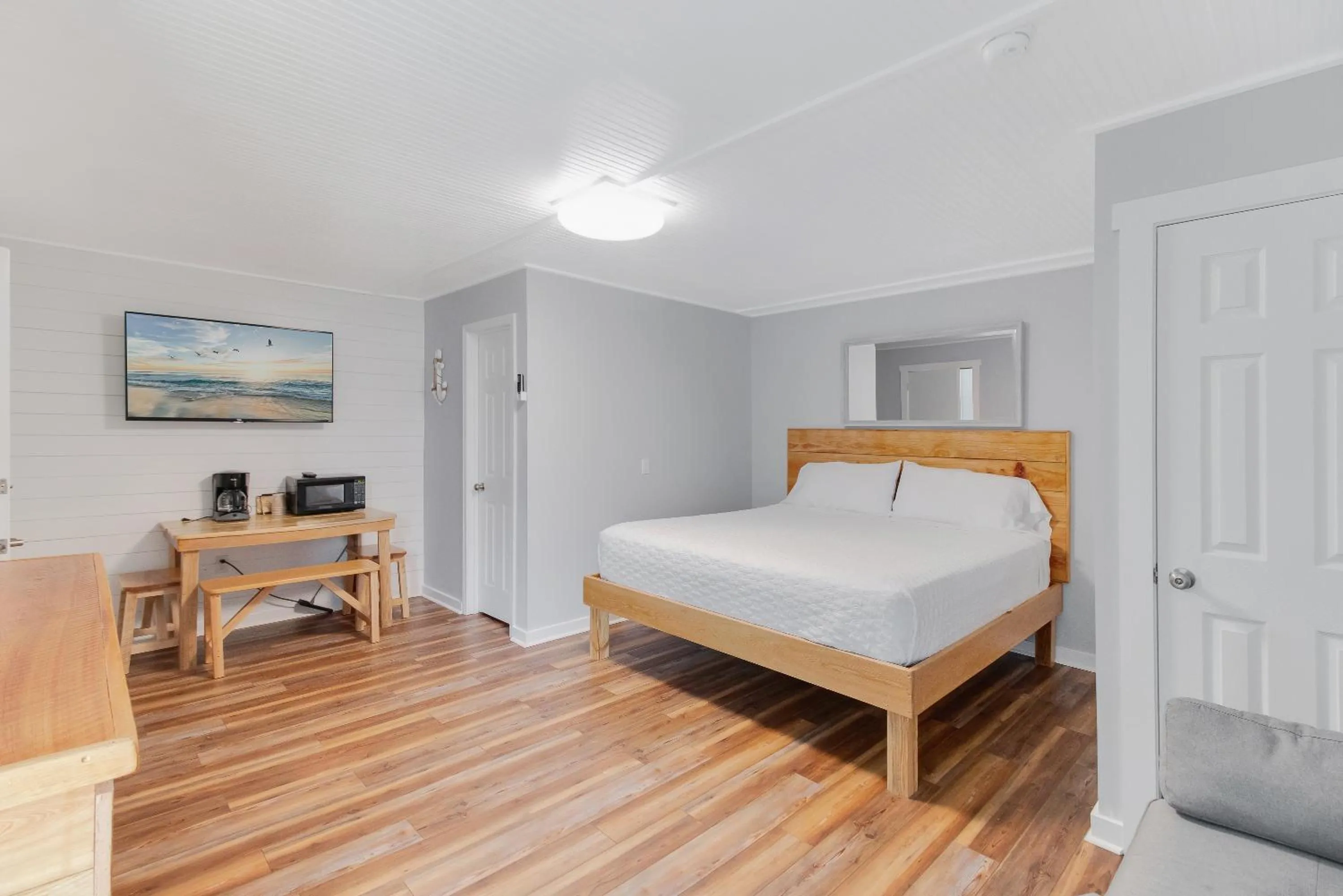 Bed in Anchor Inn Motel