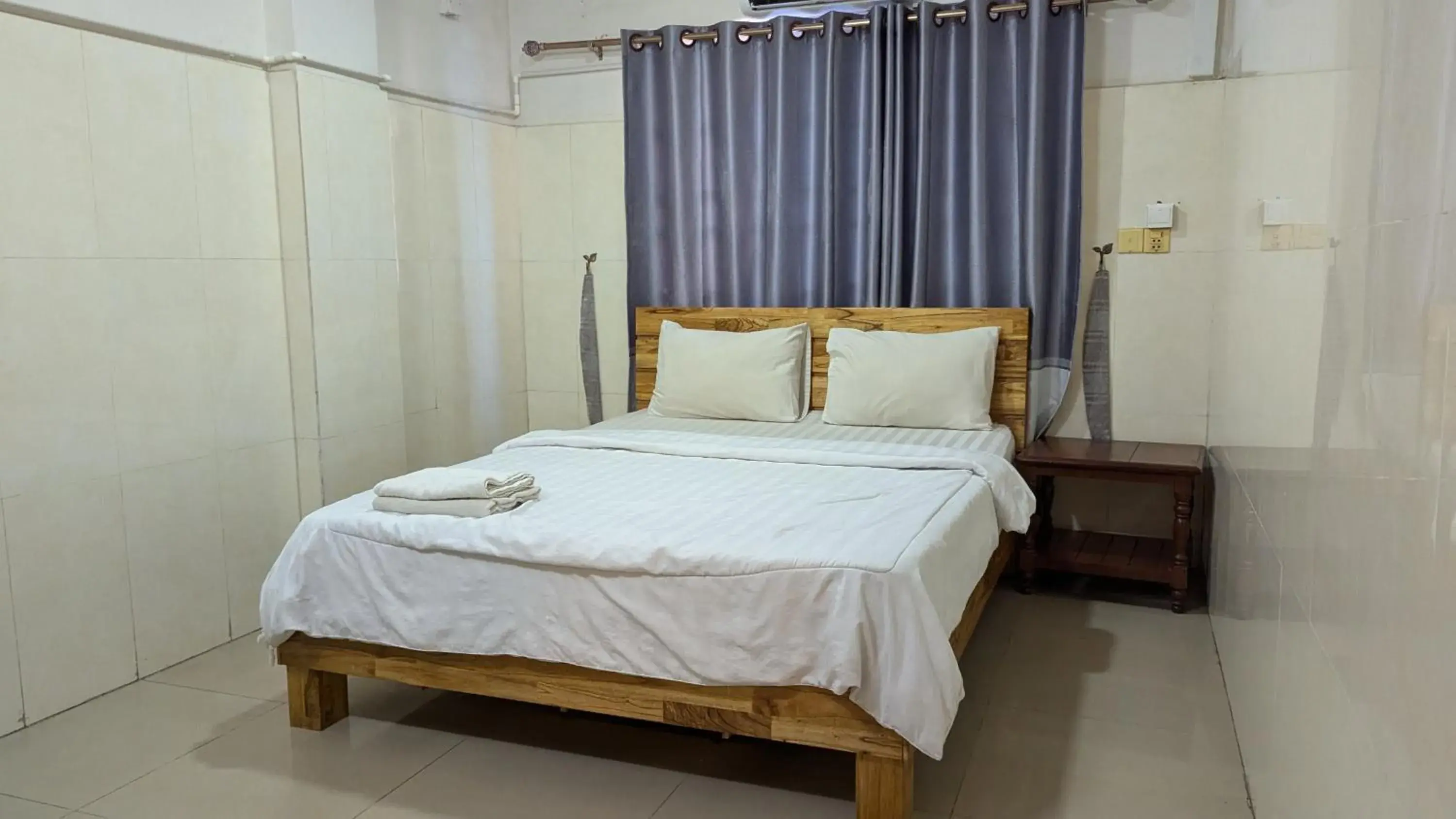 Budget Double Room in Empire House, Phnom Penh Budget Double Room in Empire House, Phnom Penh