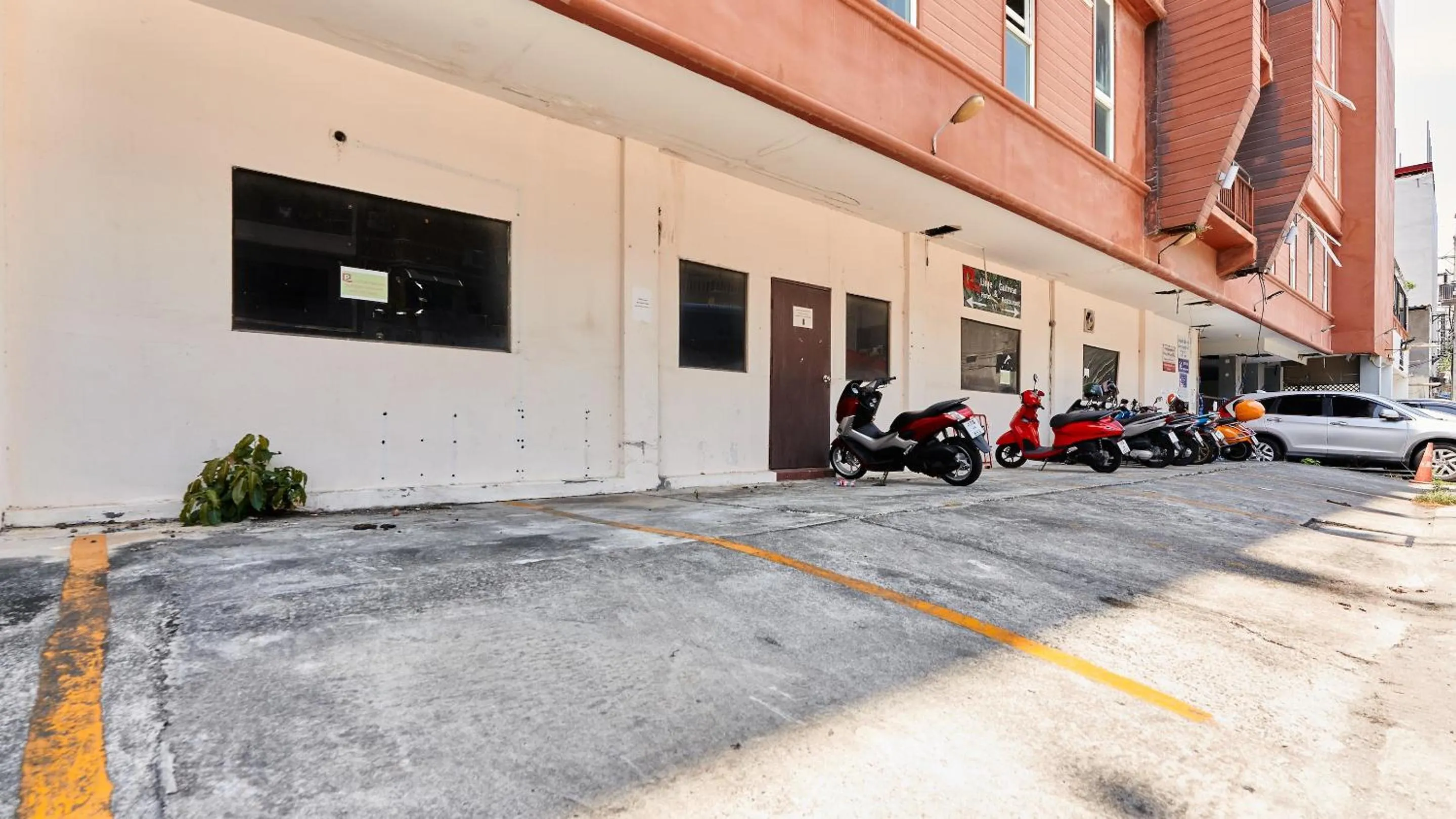 Parking in Lime Hotel