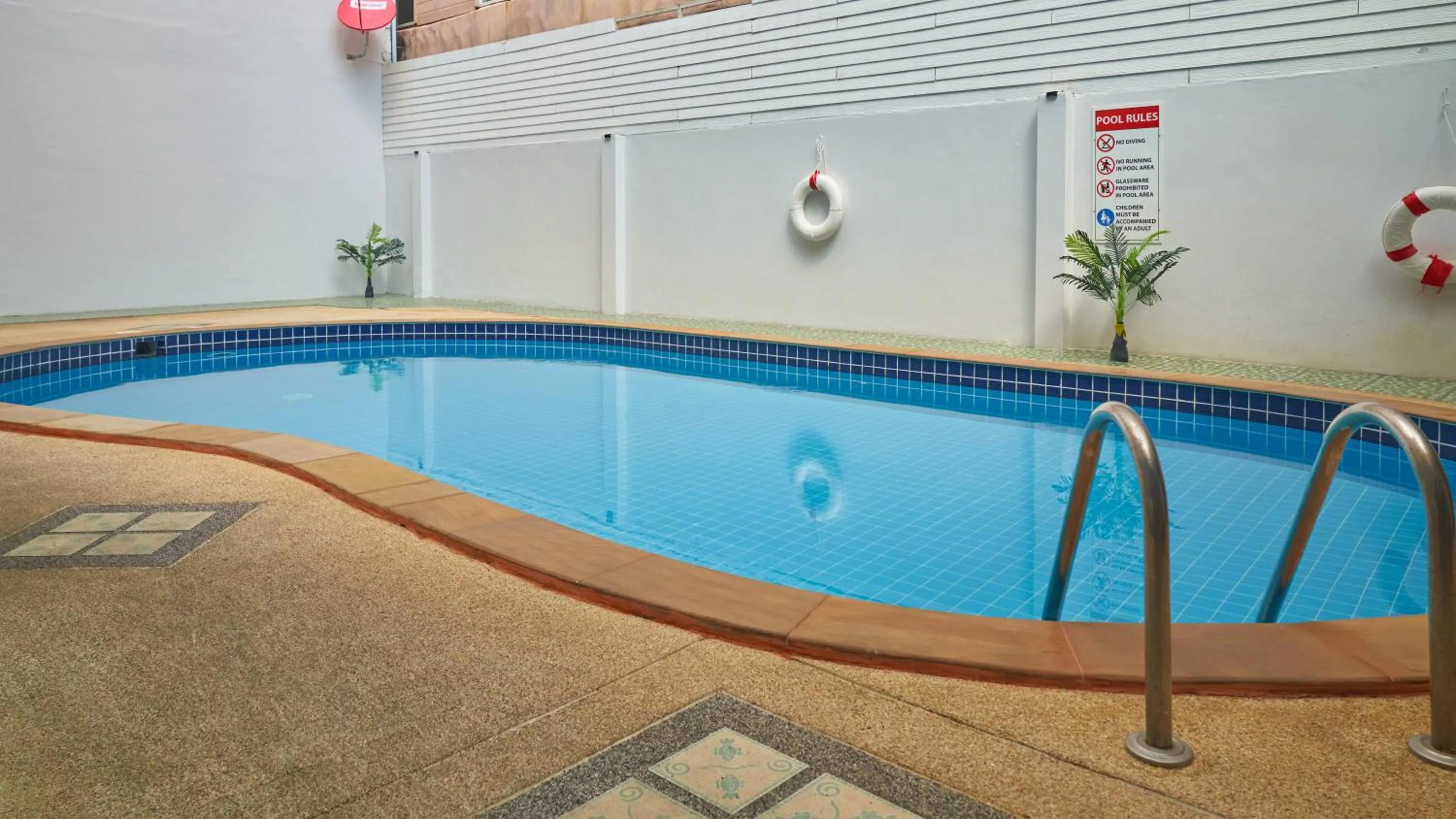 Swimming pool in Lime Hotel