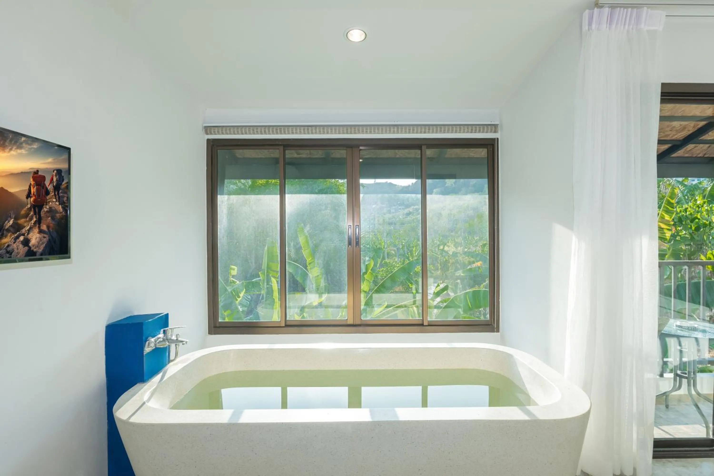 Bath in Kraam Silhouette Hotel and Cafe Phuket- Chalong pier Hotel