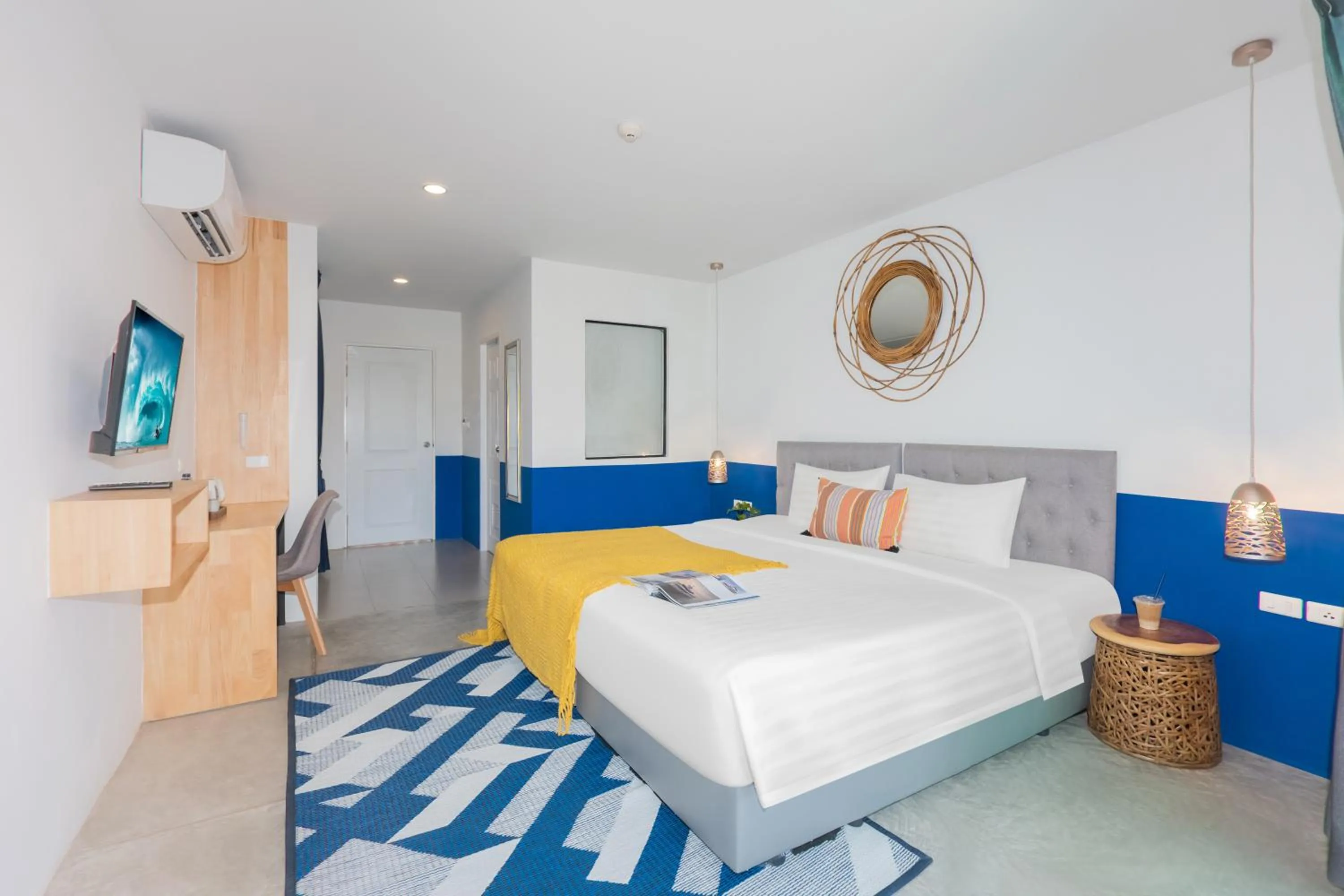 Bed in Kraam Silhouette Hotel and Cafe Phuket- Chalong pier Hotel