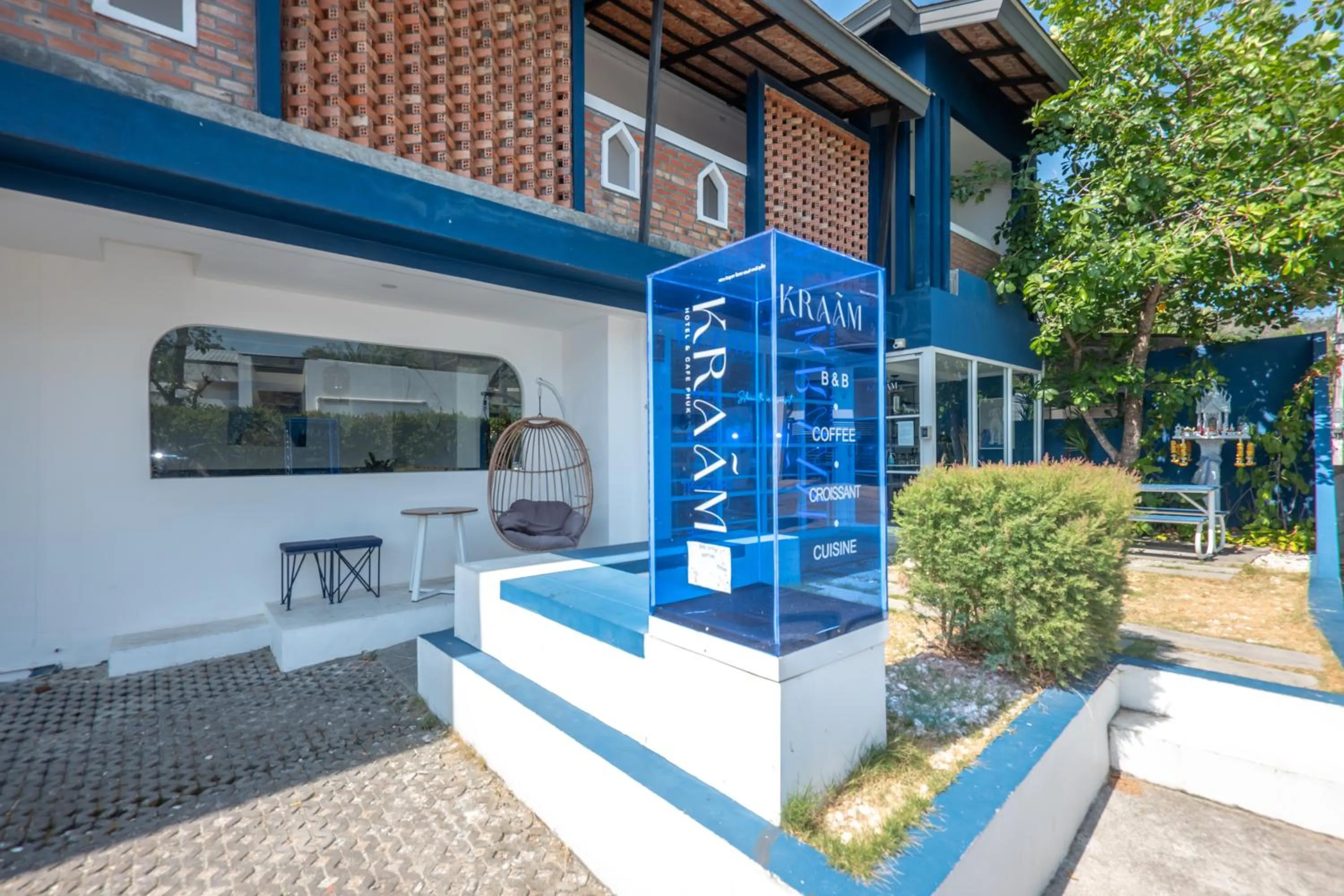 Property building in Kraam Silhouette Hotel and Cafe Phuket- Chalong pier Hotel